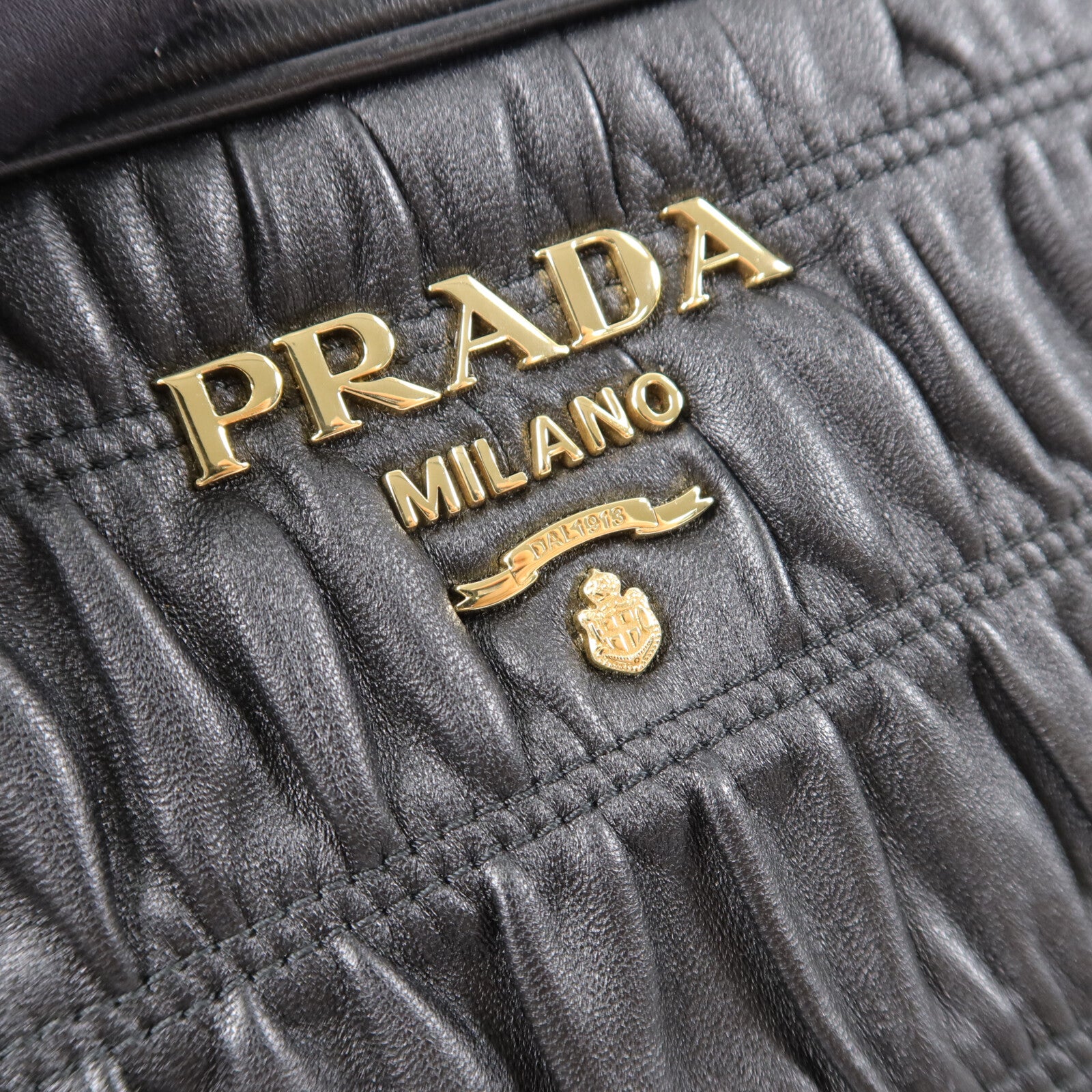 PRADA 牛皮皮革Shoulder Bag鏈帶肩背袋