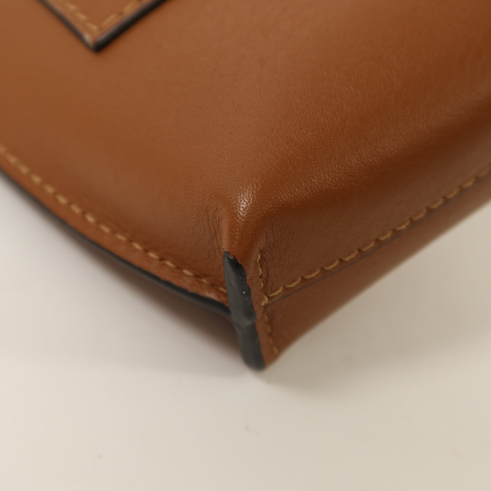 LOEWE 牛皮皮革Shoulder Bag銀扣肩背袋
