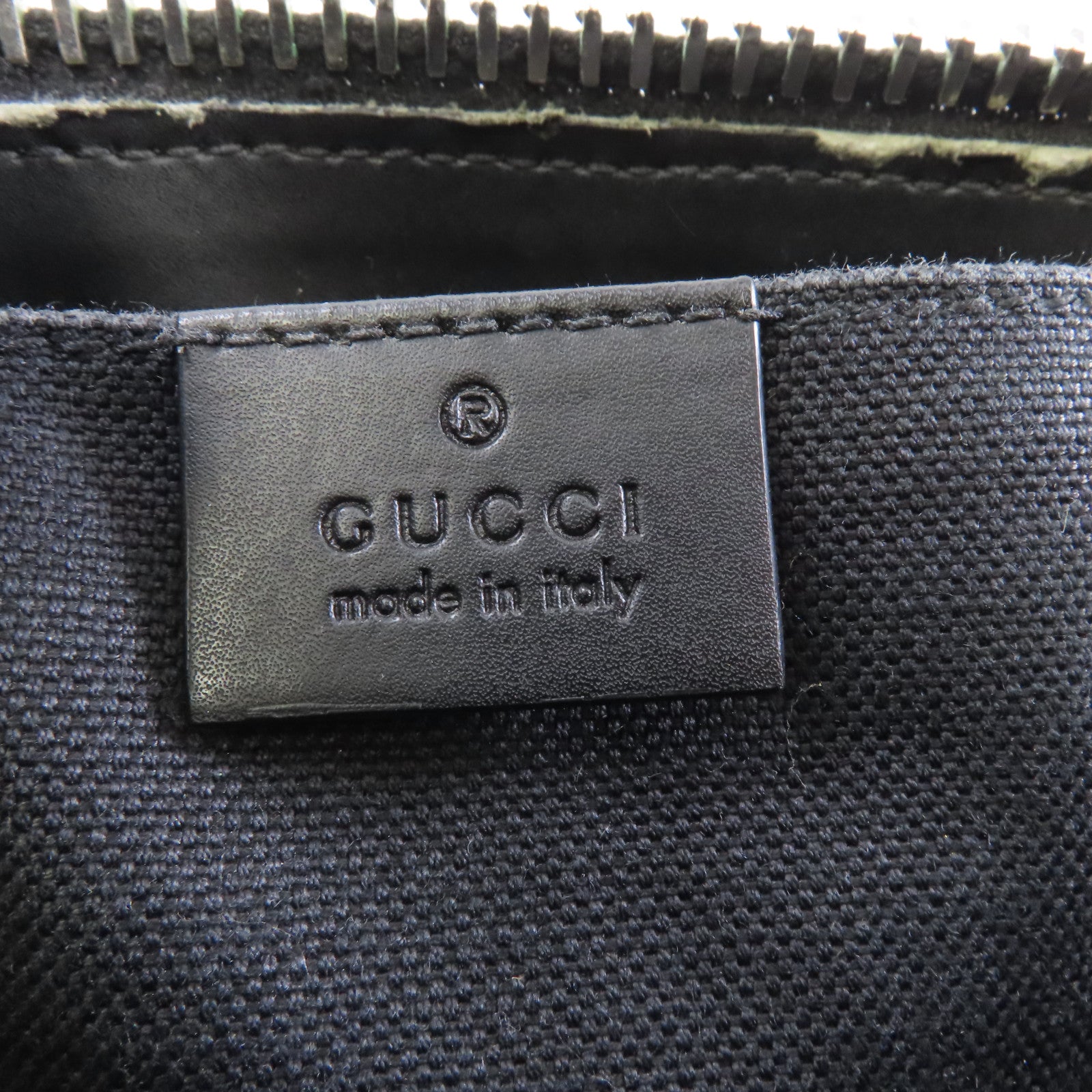 GUCCI 塗層帆布Messenger Bag銀扣肩背袋黑色