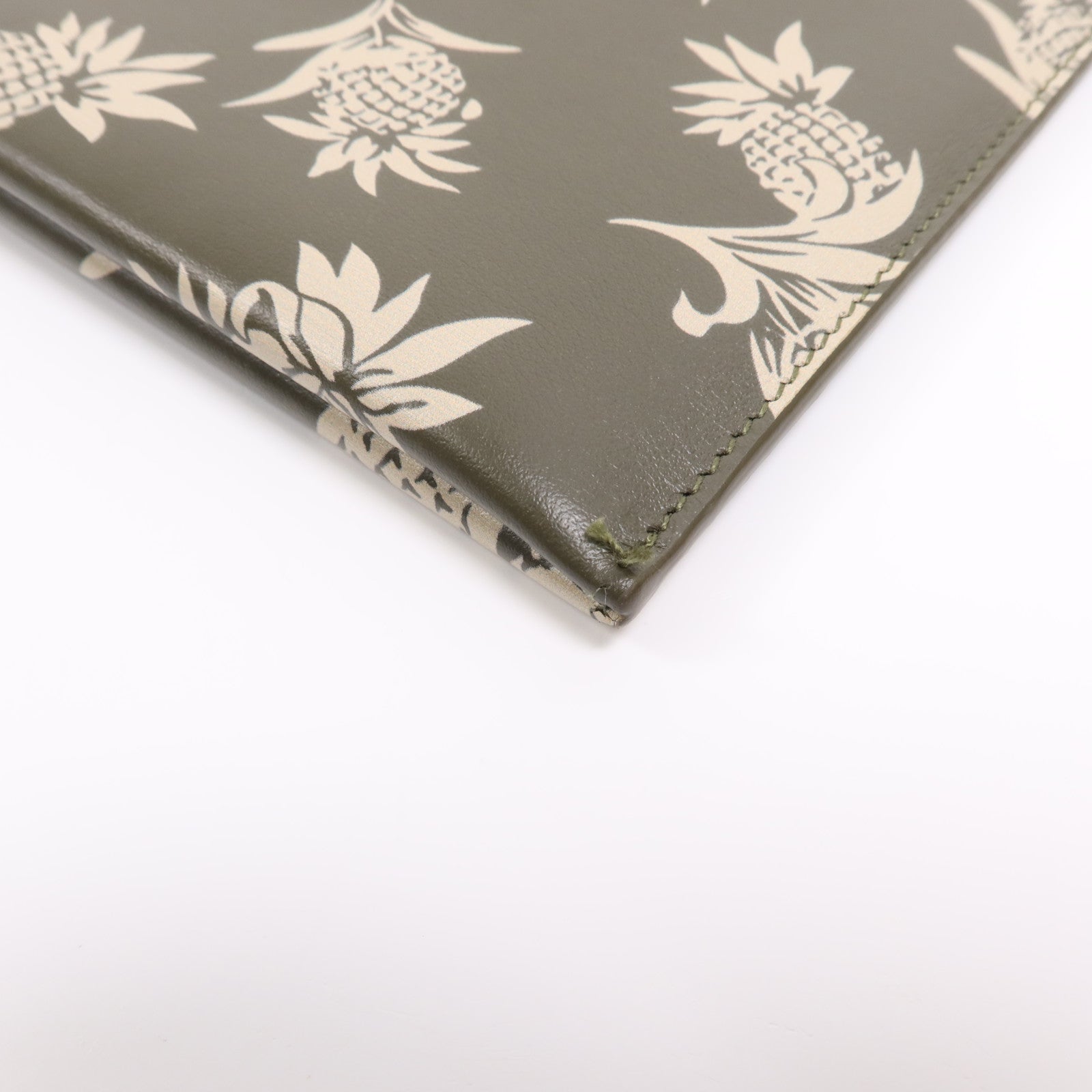 YVES SAINT LAURENT 牛皮皮革Pouch金扣手拿包