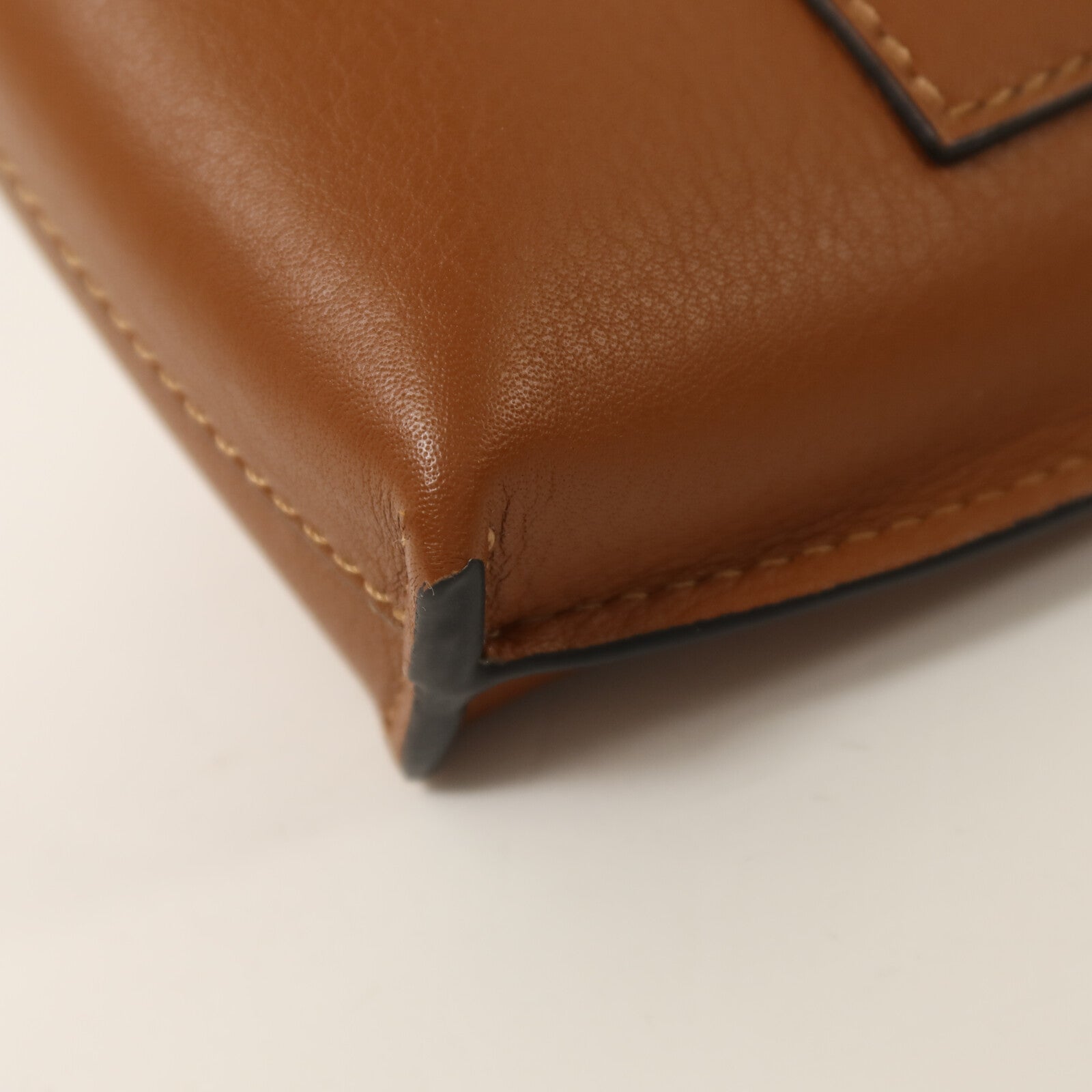 LOEWE 牛皮皮革Shoulder Bag銀扣肩背袋