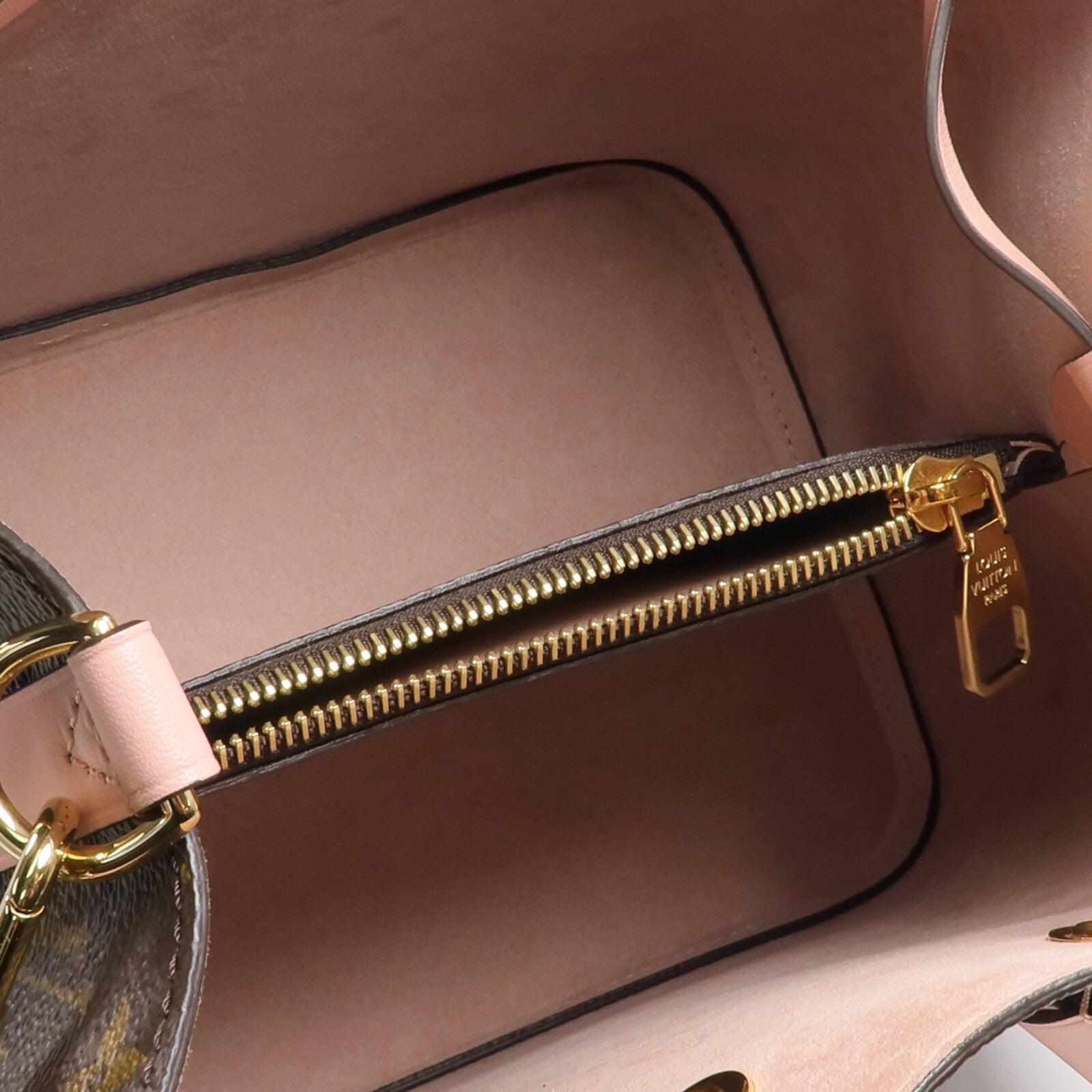 LOUIS VUITTON Monogram Neo Noe金扣肩背袋