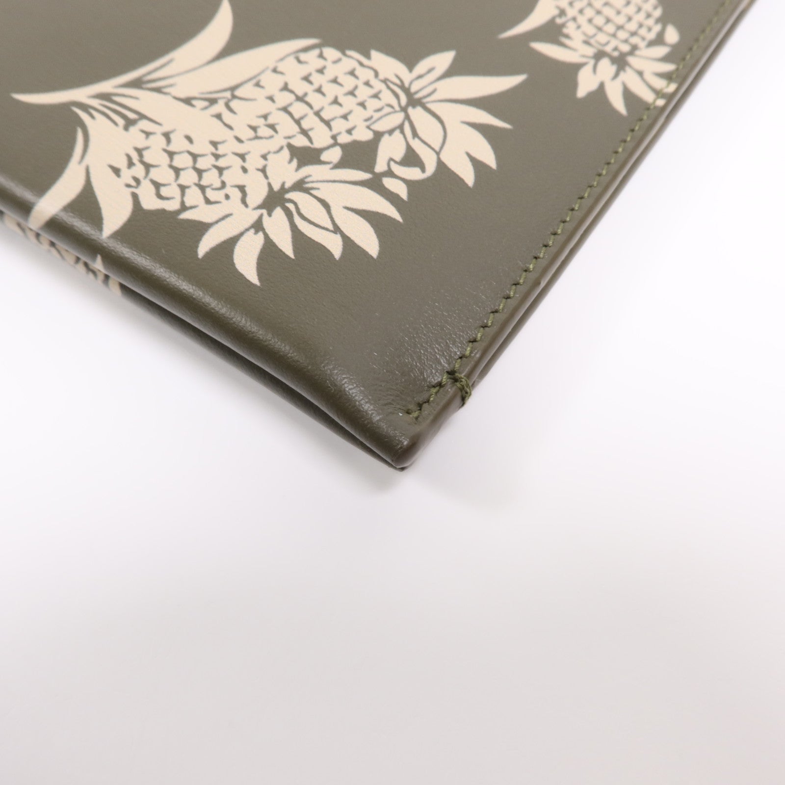 YVES SAINT LAURENT 牛皮皮革Pouch金扣手拿包