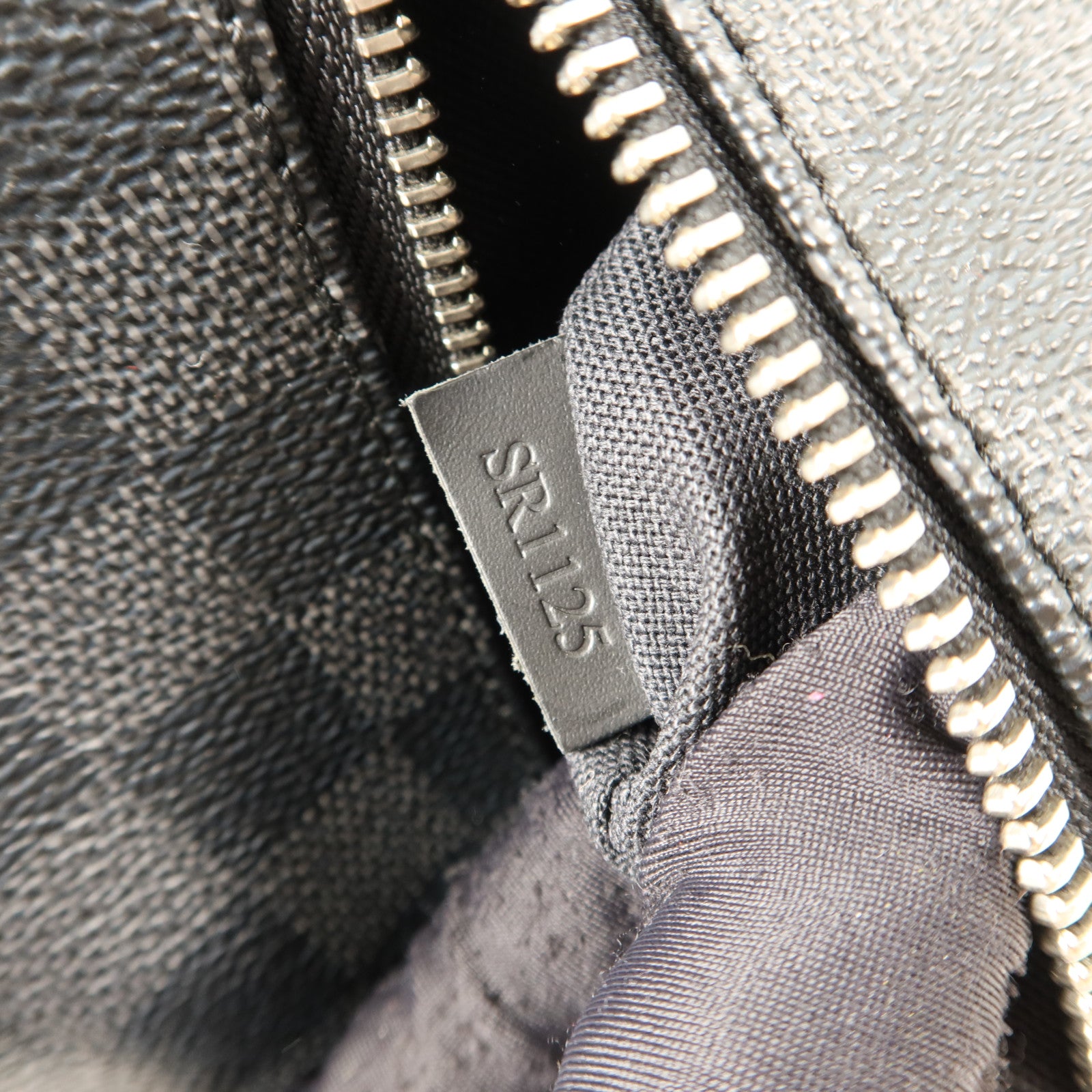 LOUIS VUITTON Damier Graphite Mick PM銀扣肩背袋