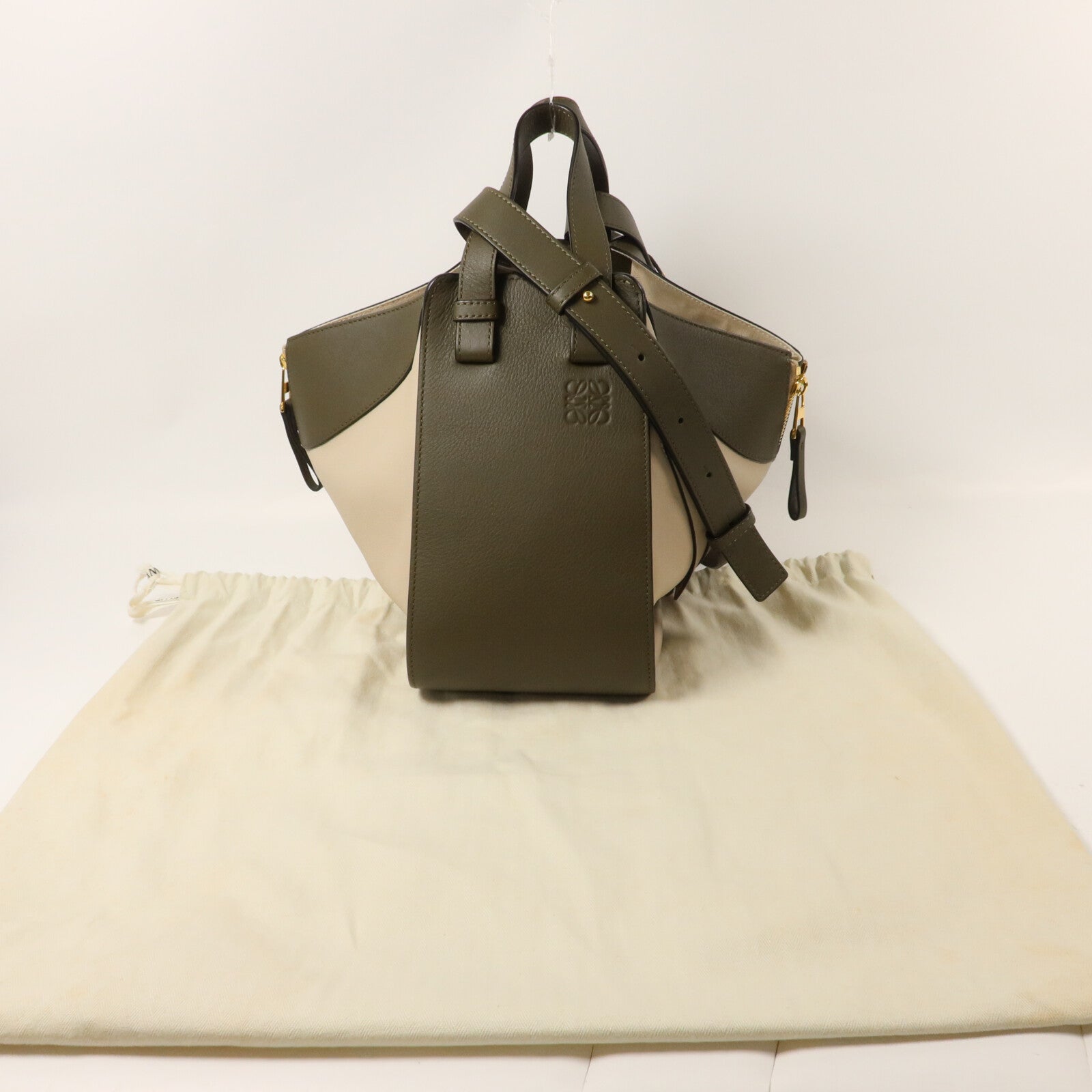 LOEWE 牛皮皮革Hammock Small手挽肩背兩用袋