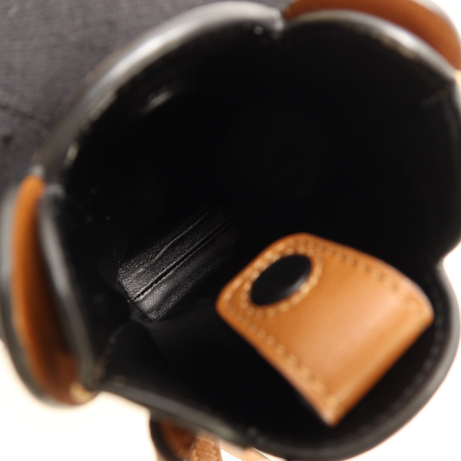 LOEWE 牛皮皮革Shoulder Bag銀扣肩背袋