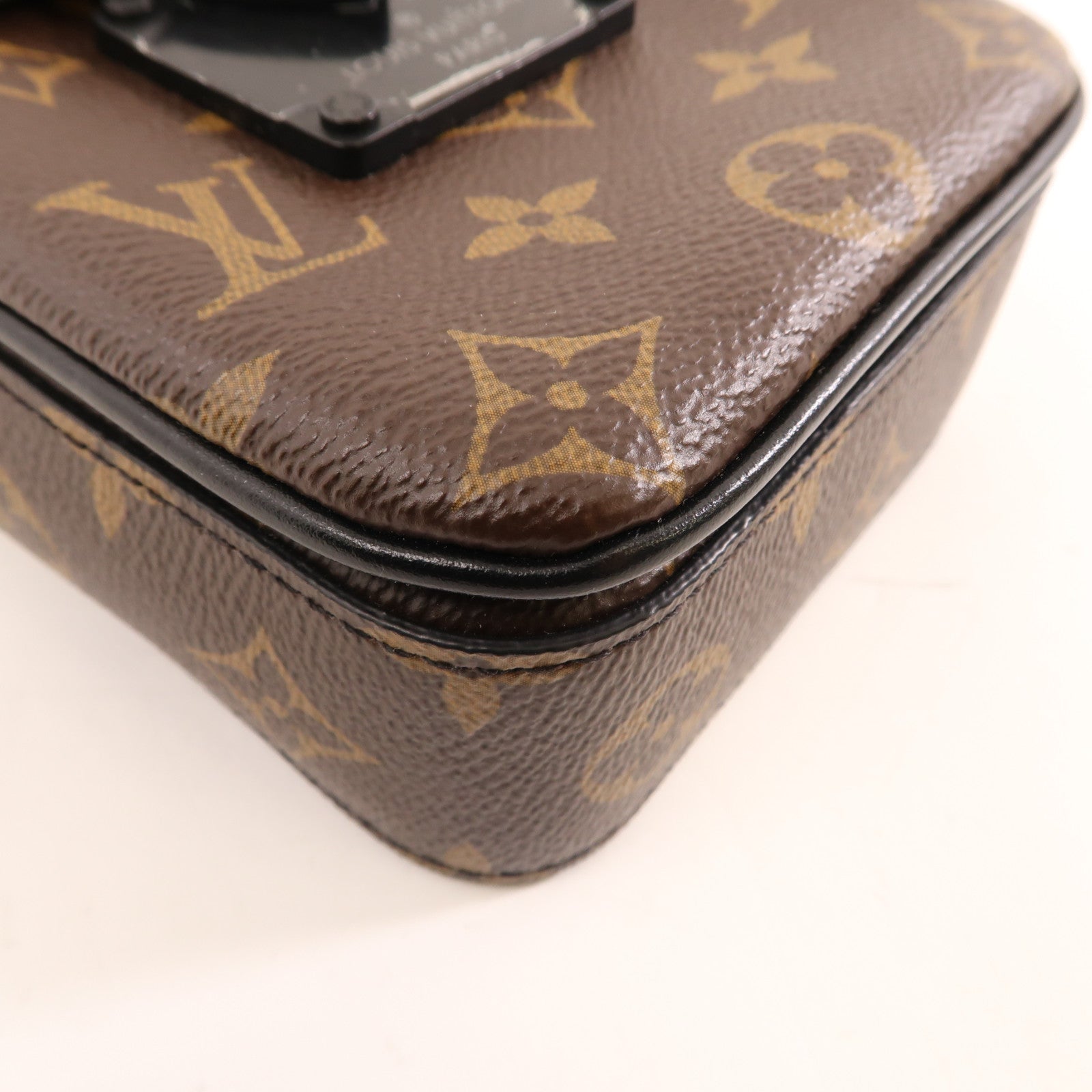 LOUIS VUITTON Monogram S-Lock Vertical肩背袋啡色/黑色