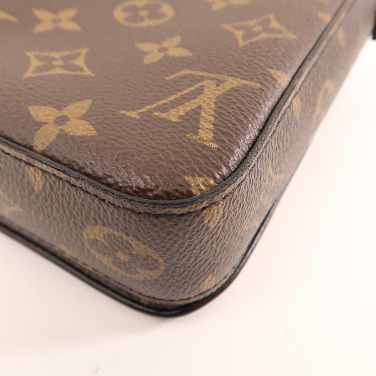LOUIS VUITTON Monogram S-Lock Vertical肩背袋啡色/黑色