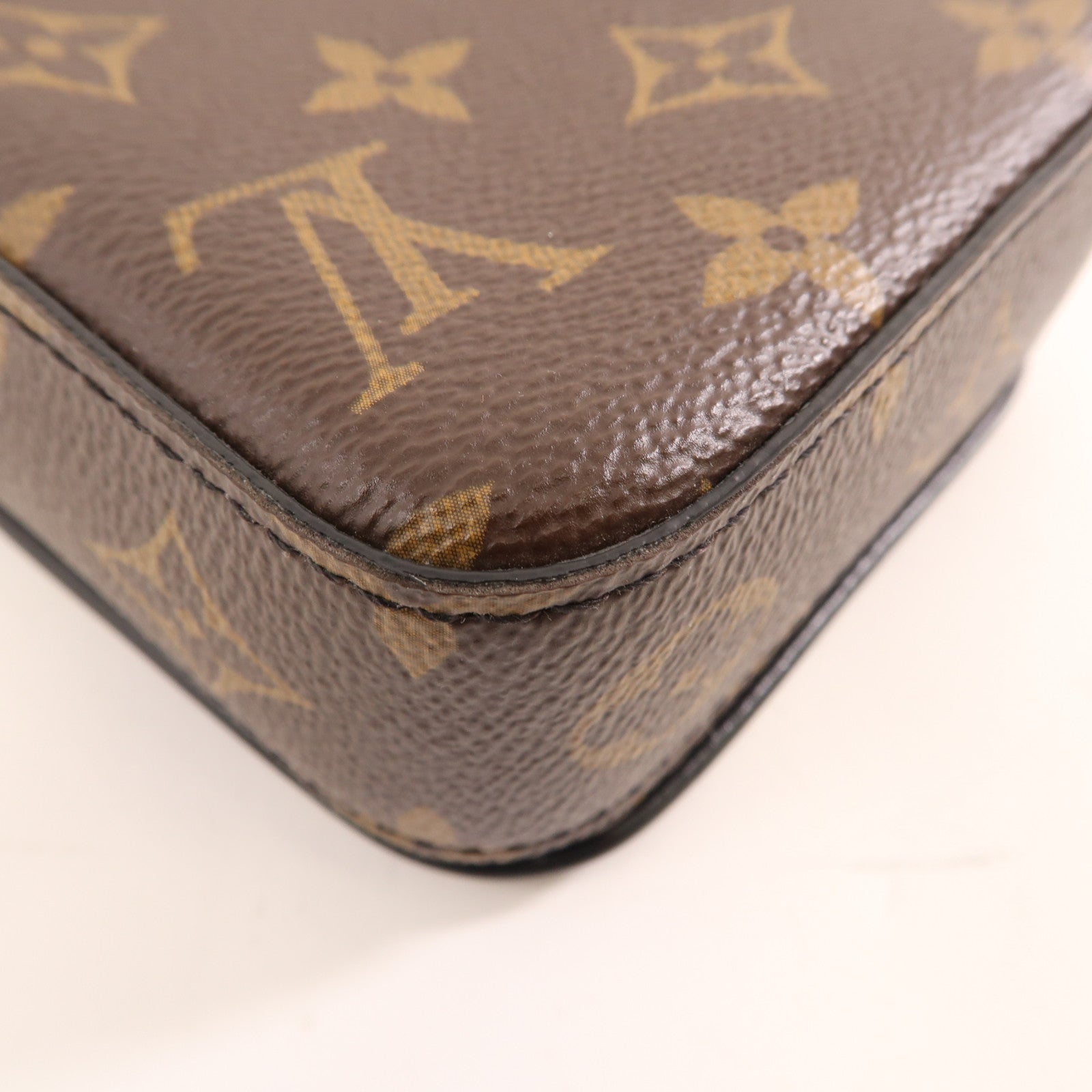 LOUIS VUITTON Monogram S-Lock Vertical肩背袋啡色/黑色