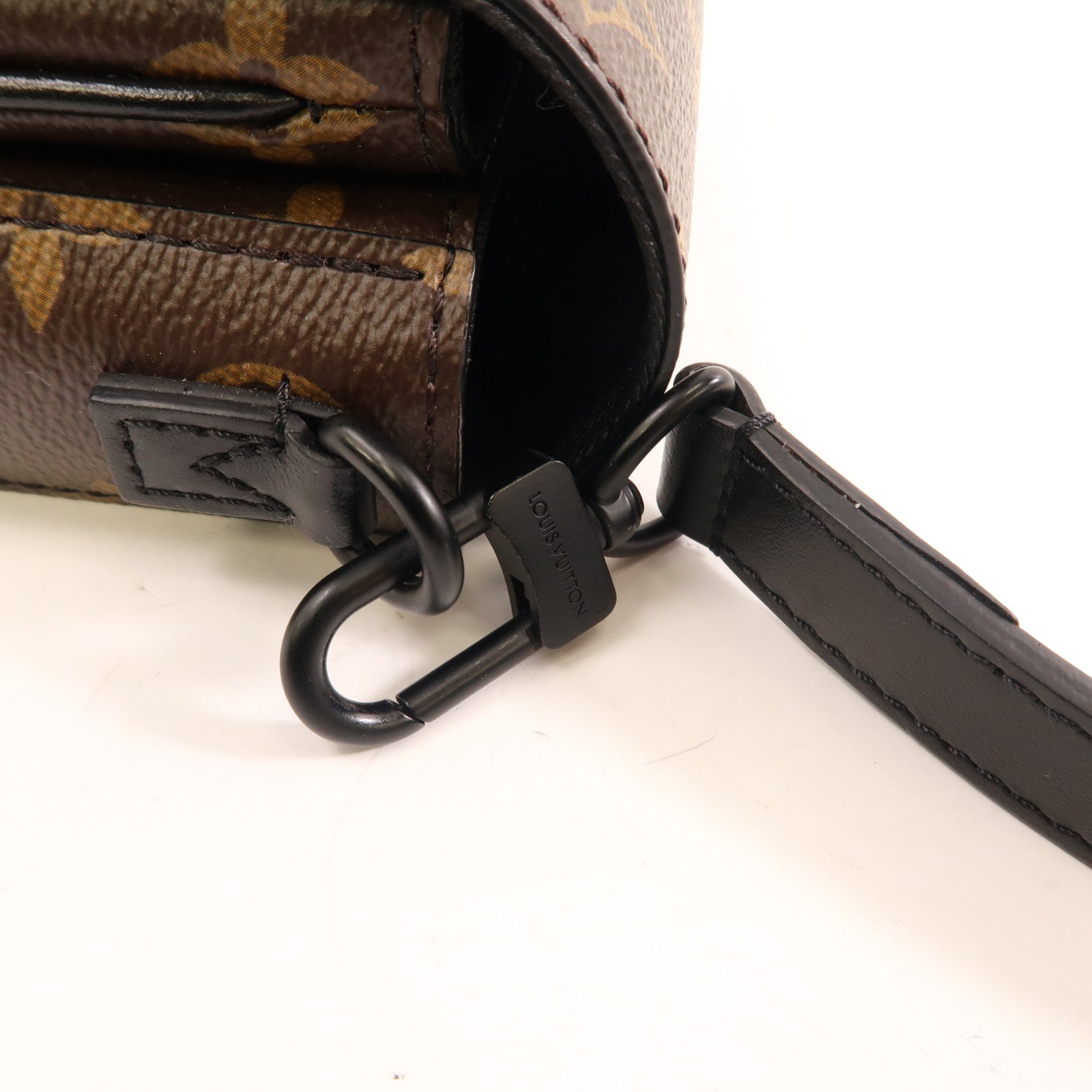 LOUIS VUITTON Monogram S-Lock Vertical肩背袋啡色/黑色