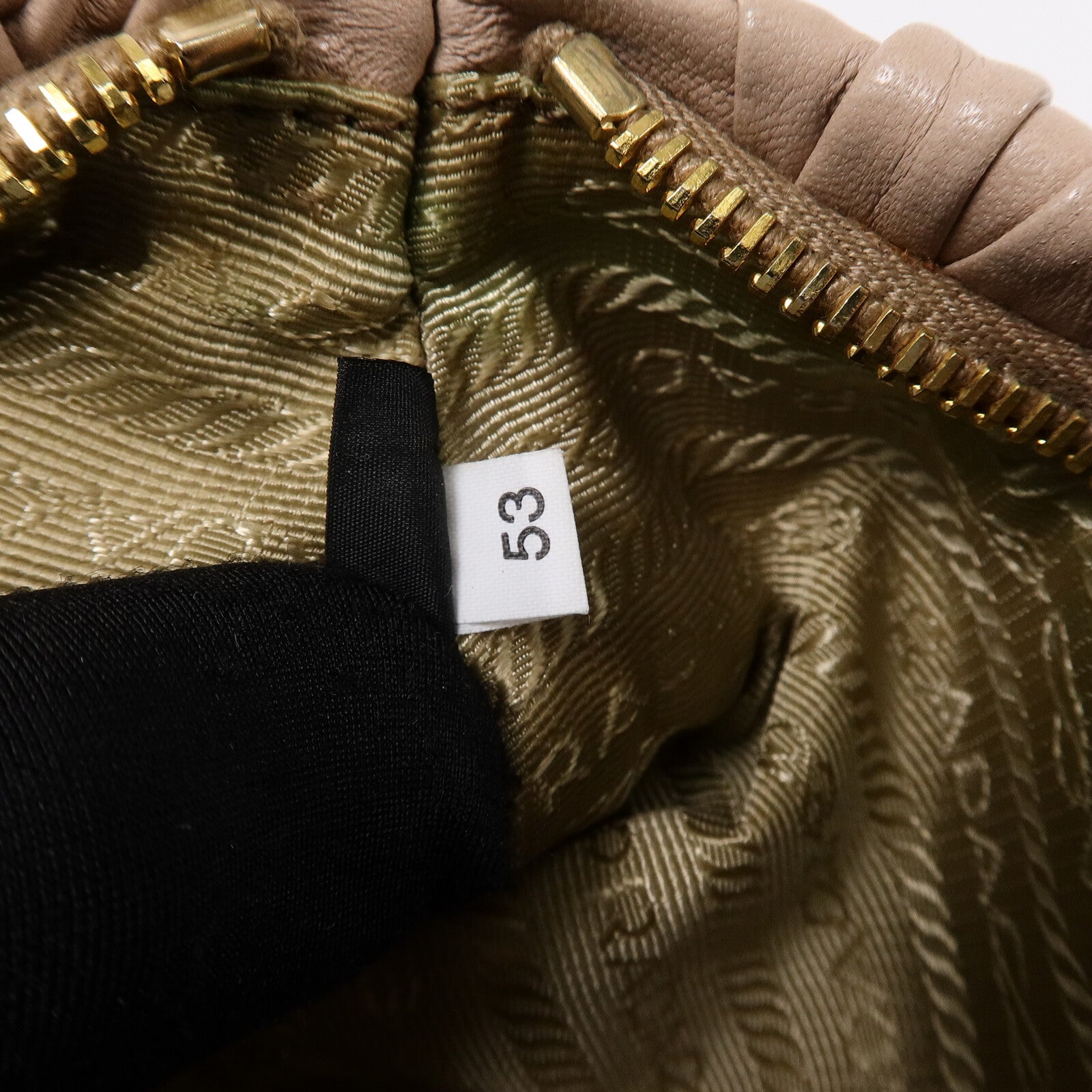PRADA 牛皮皮革Gaufre Wristlet金扣手拿包黑色