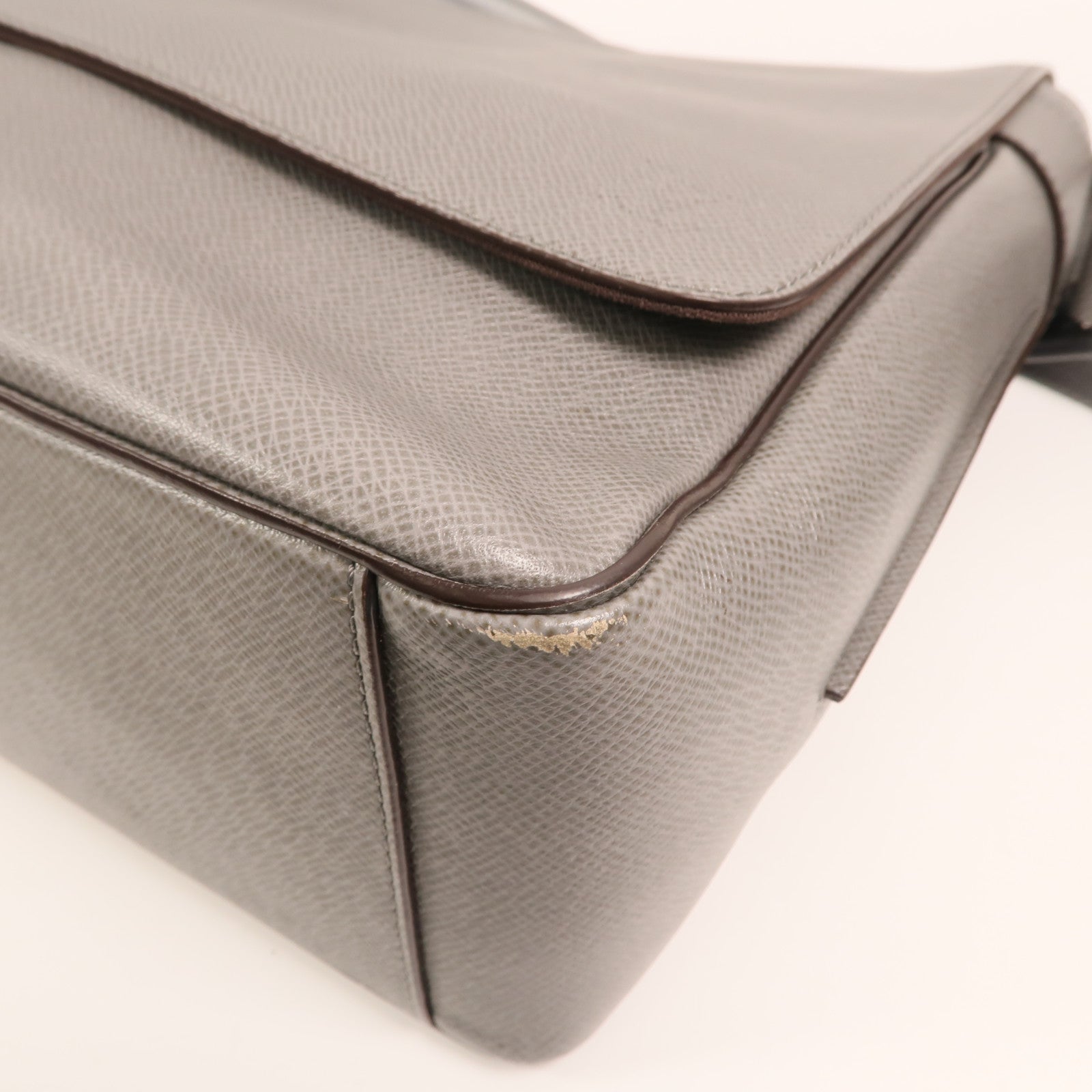 LOUIS VUITTON Taiga Roman GM銀扣肩背袋