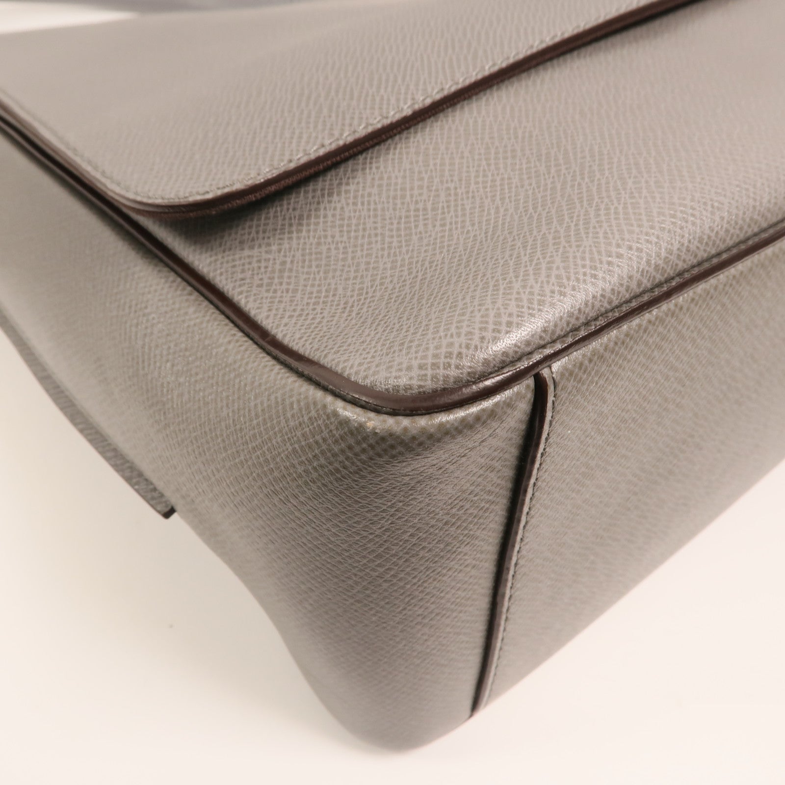 LOUIS VUITTON Taiga Roman GM銀扣肩背袋