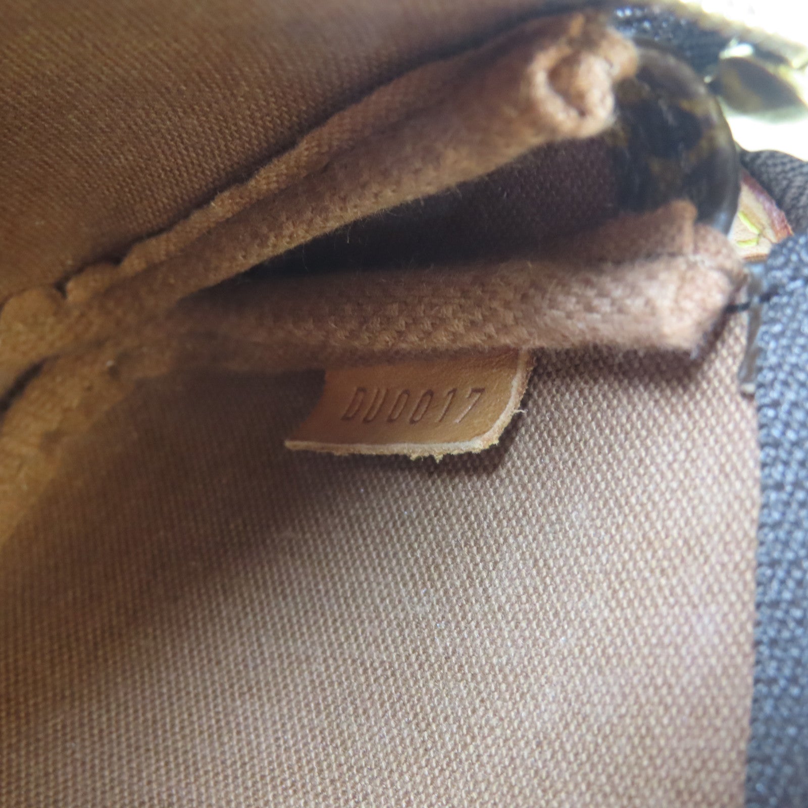 LOUIS VUITTON Monogram Mini Pochette Accessoires金扣鏈帶手拿包啡色