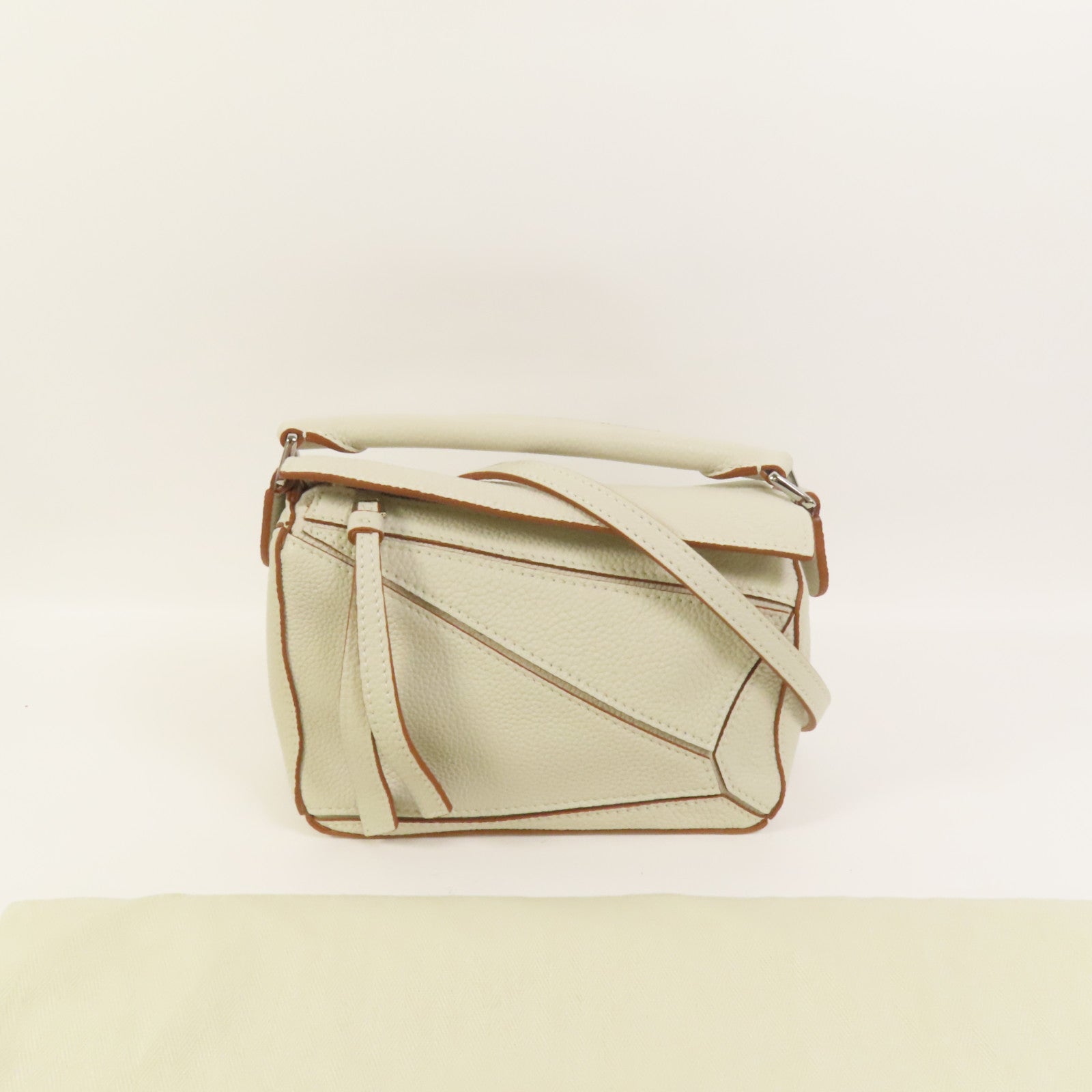 LOEWE 牛皮皮革Mini Puzzle手挽肩背兩用袋