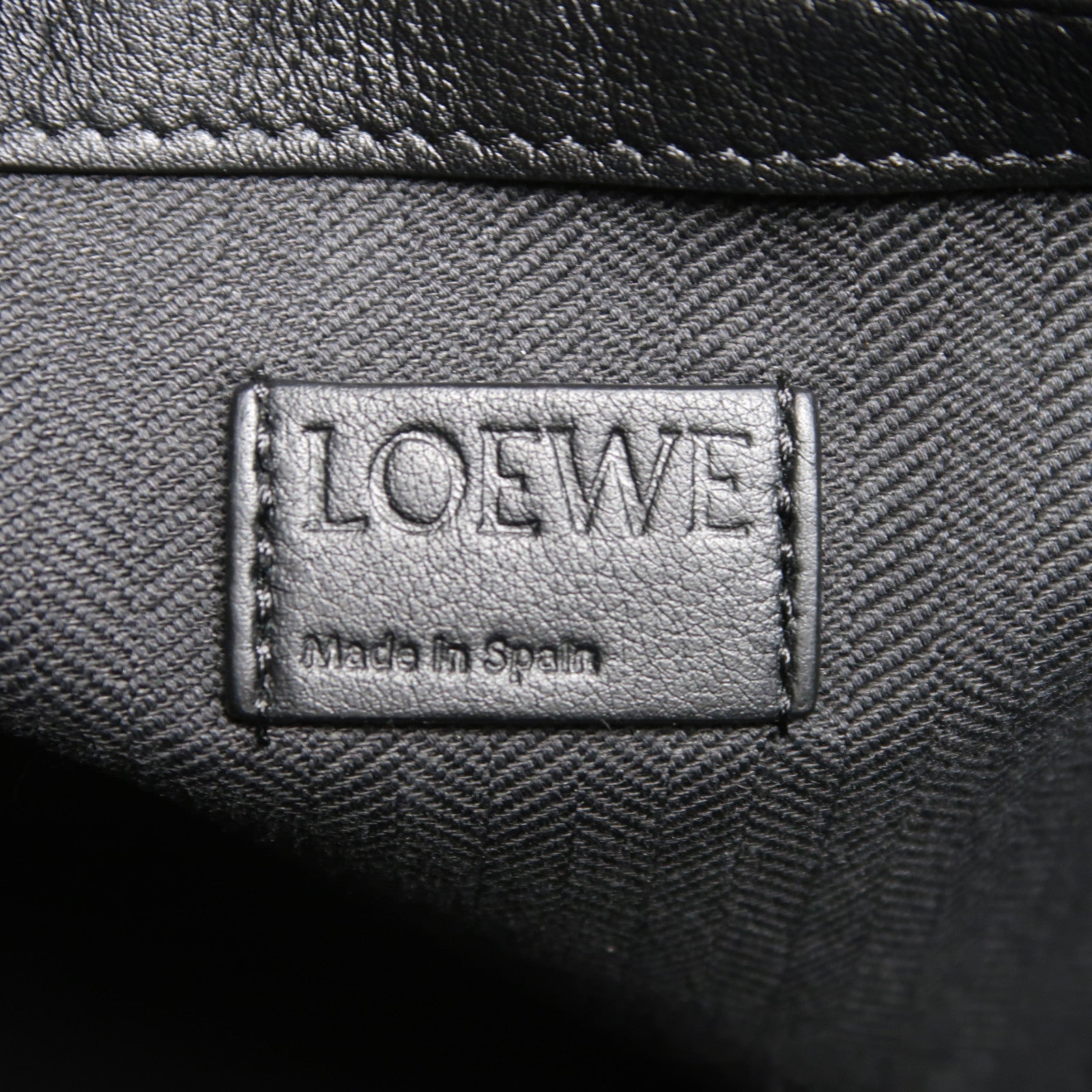 LOEWE 牛皮皮革Buckle Horizontal Tote銀扣肩背袋黑色