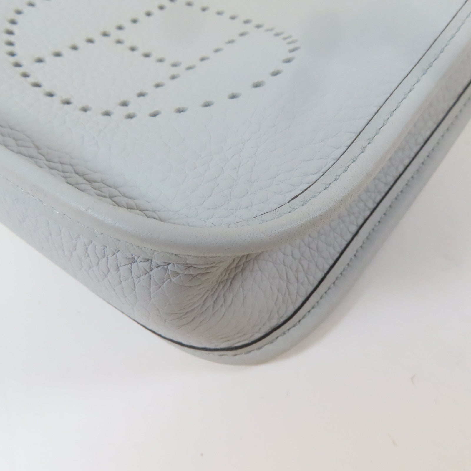HERMES Clemence皮革Evelyne TPM金扣肩背袋Bleu Azur/藍色