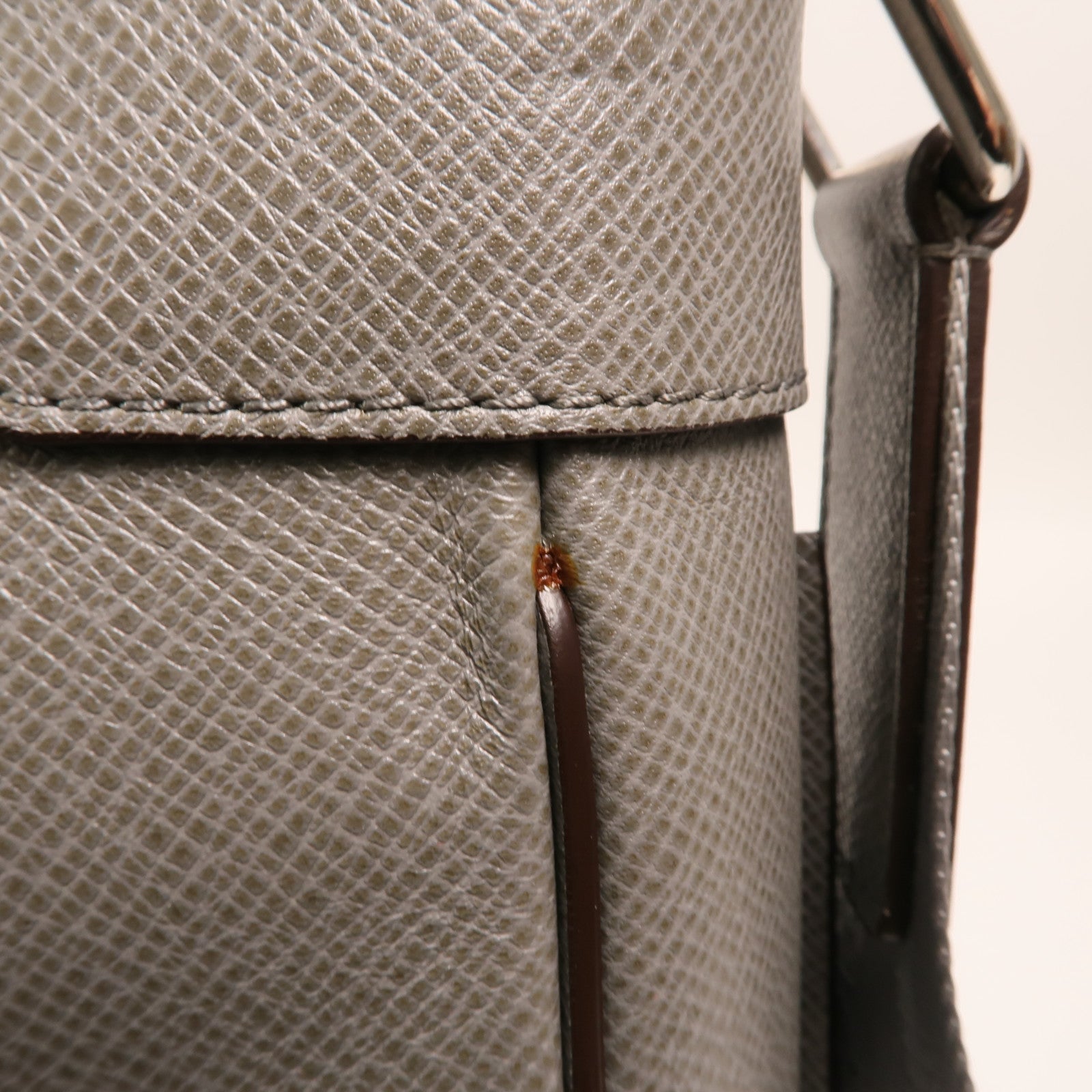 LOUIS VUITTON Taiga Roman GM銀扣肩背袋
