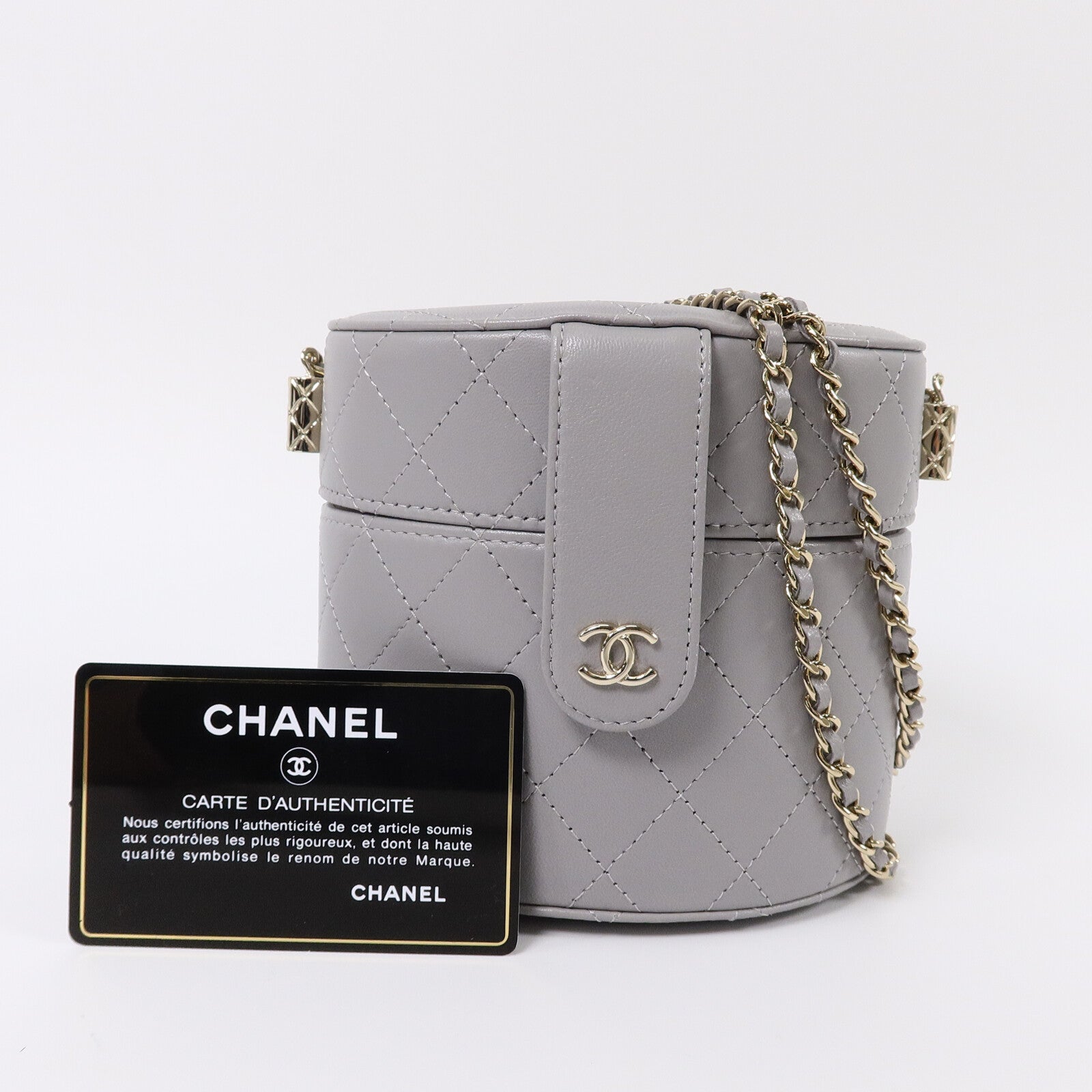 CHANEL 羊皮皮革Round Vanity Case鏈帶肩背袋