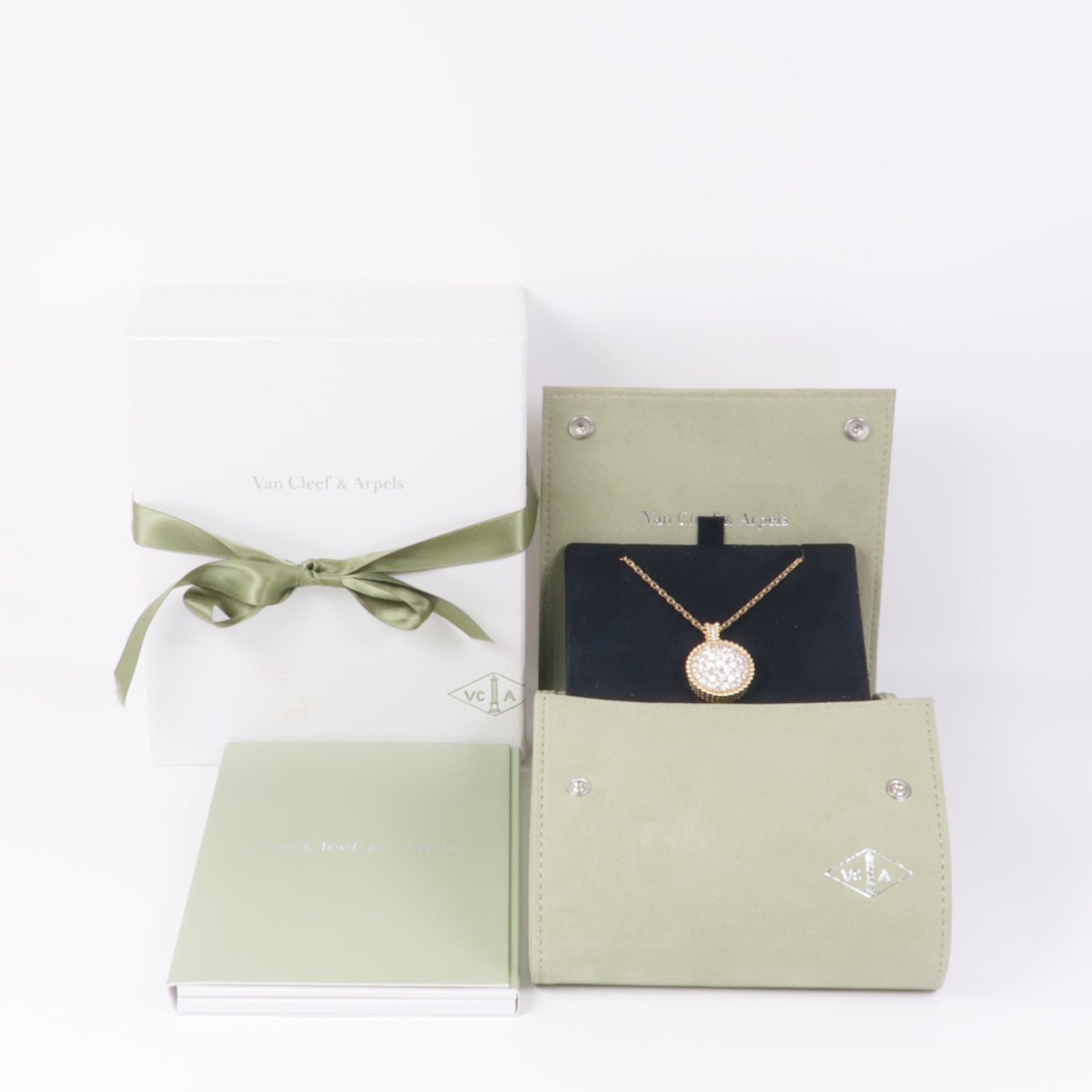 Van Cleef & Arpels Perlee Pendant Watch VCARO8WO00