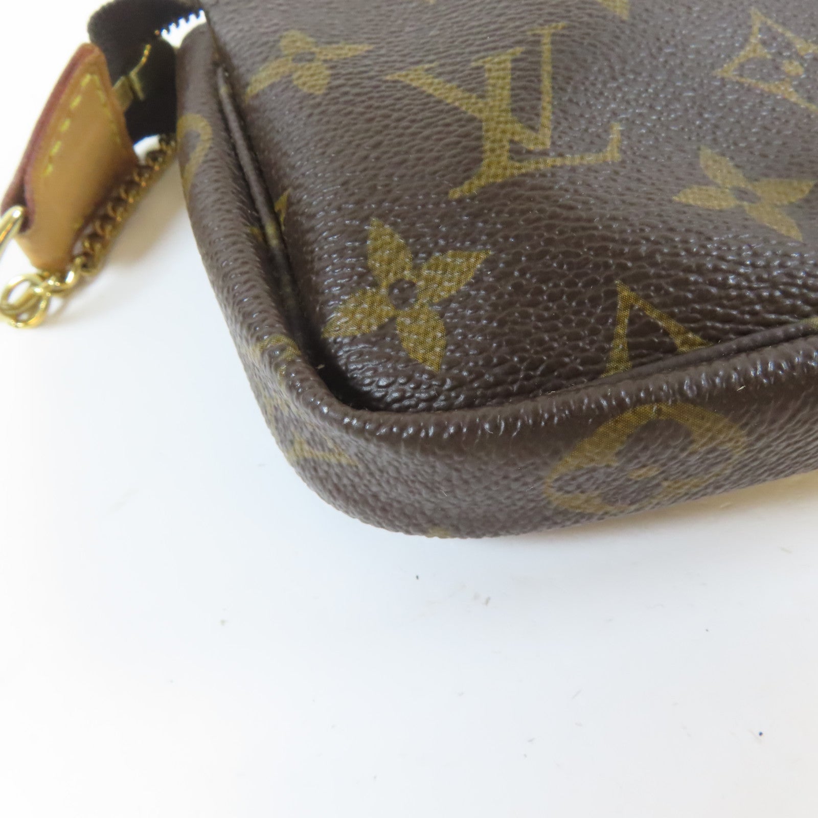 LOUIS VUITTON Monogram Mini Pochette Accessoires金扣鏈帶手拿包啡色