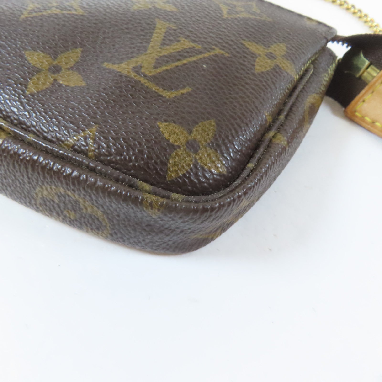 LOUIS VUITTON Monogram Mini Pochette Accessoires金扣鏈帶手拿包啡色