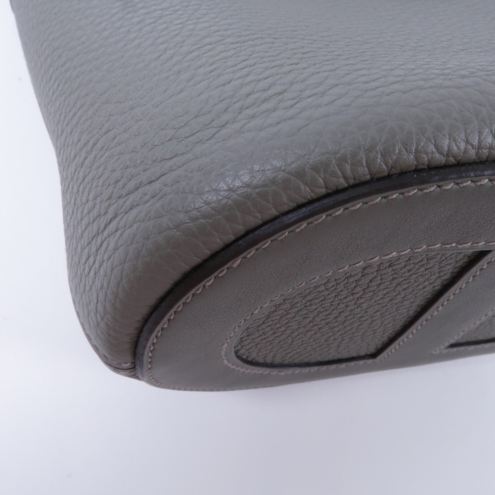 HERMES Clemence皮革In The Loop 18手挽袋Gris Meyer