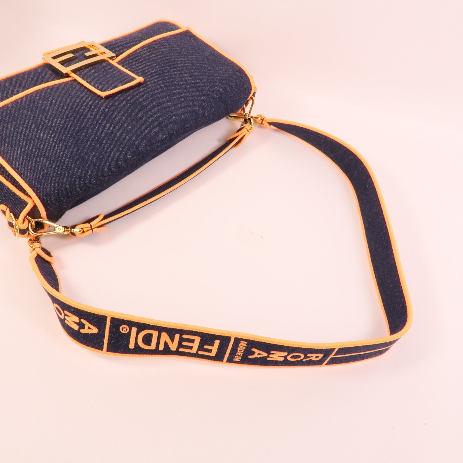FENDI 牛仔布Baguette Large手挽肩背兩用袋