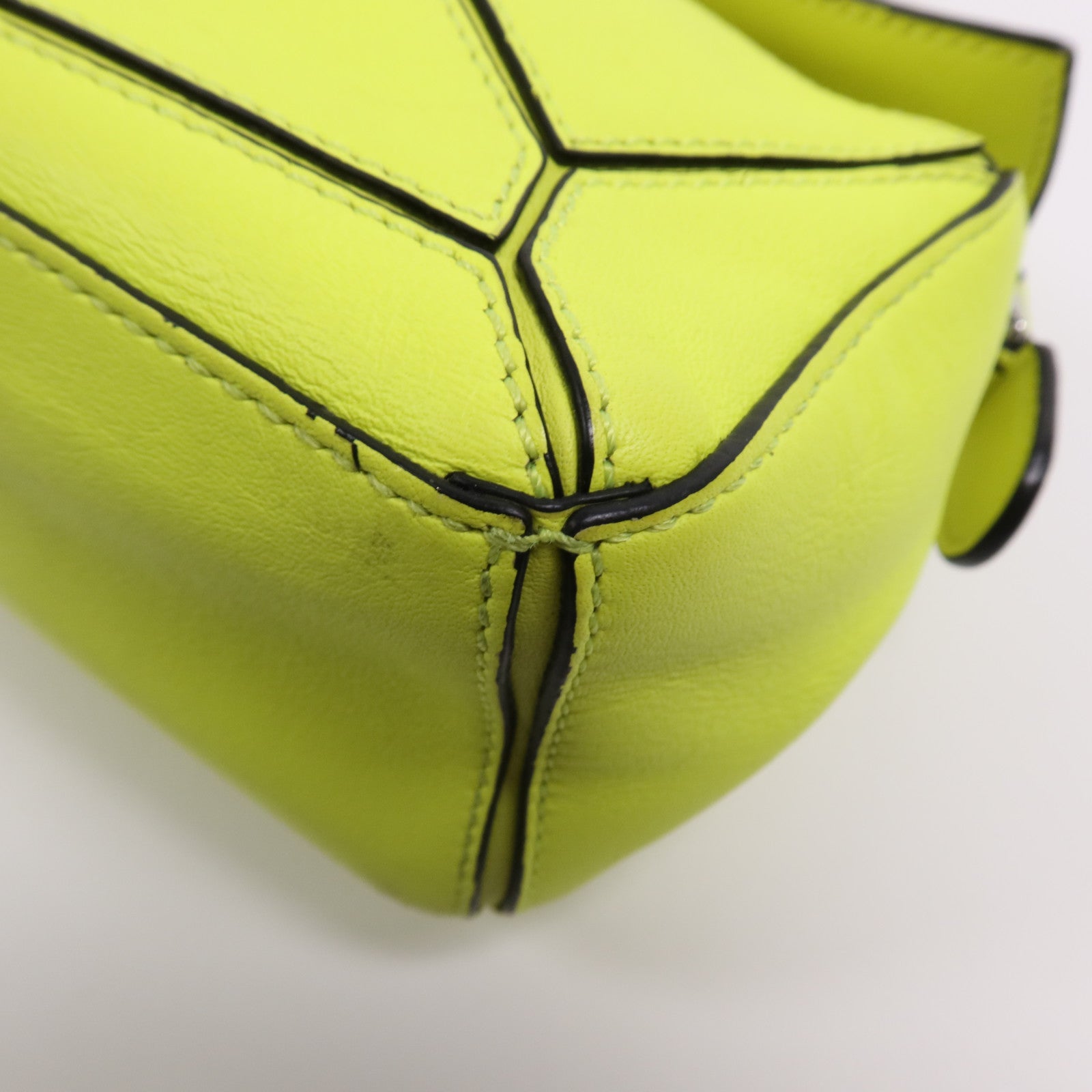 LOEWE 牛皮皮革Mini Puzzle銀扣手挽肩背兩用袋