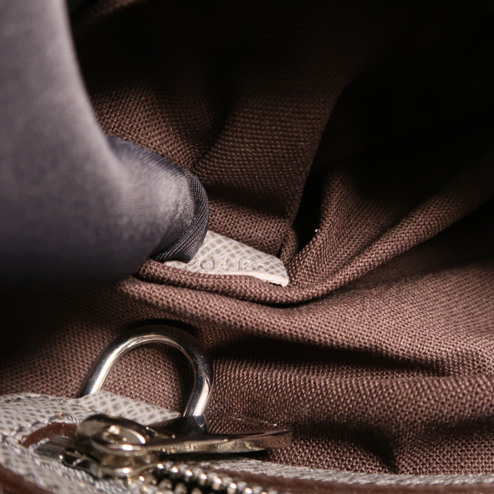 LOUIS VUITTON Taiga Roman GM銀扣肩背袋