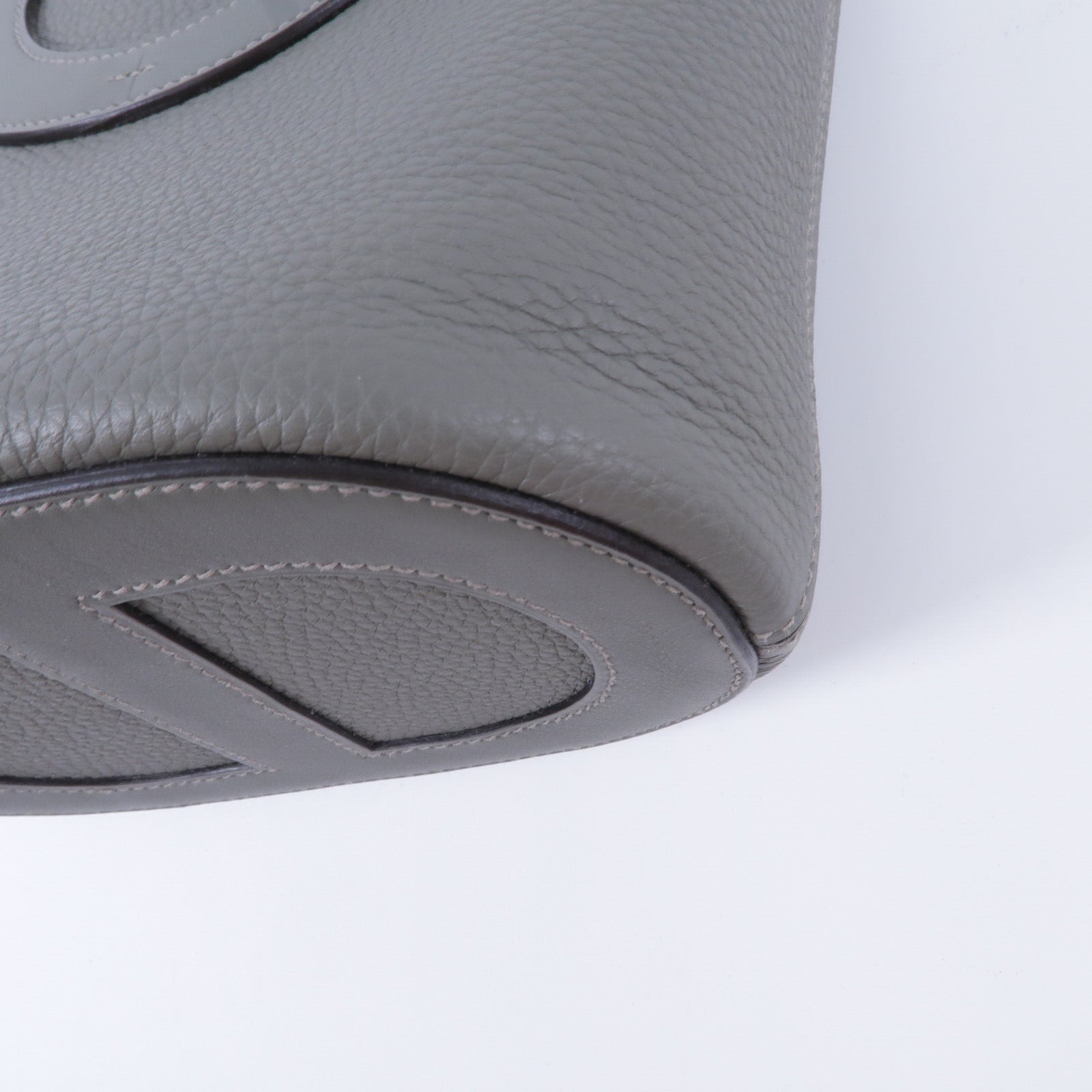 HERMES Clemence皮革In The Loop 18手挽袋Gris Meyer