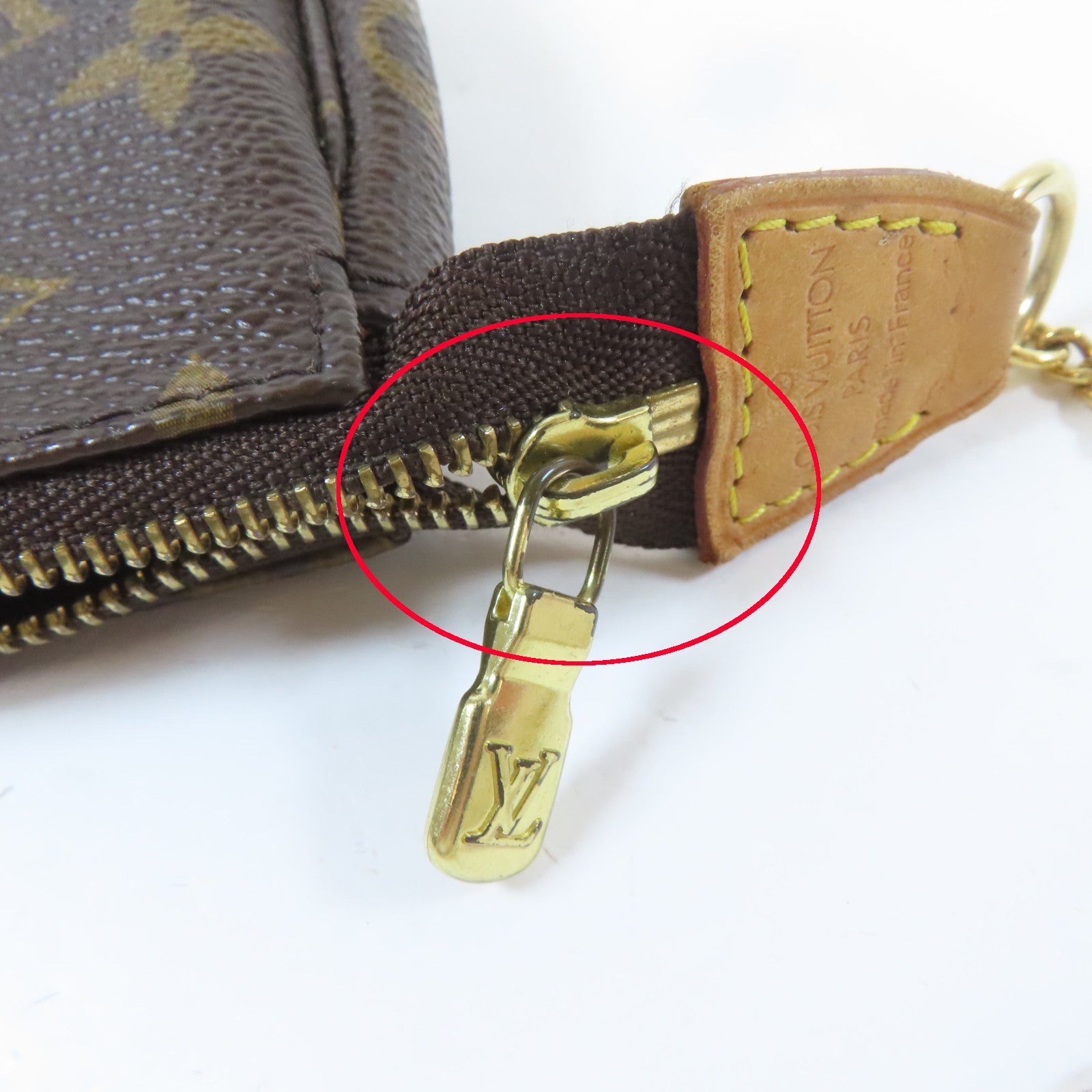 LOUIS VUITTON Monogram Mini Pochette Accessoires金扣鏈帶手拿包啡色
