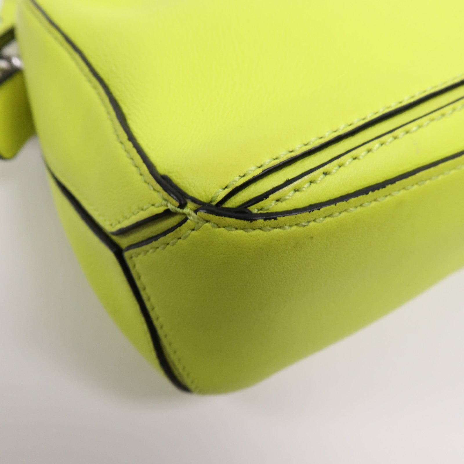 LOEWE 牛皮皮革Mini Puzzle銀扣手挽肩背兩用袋