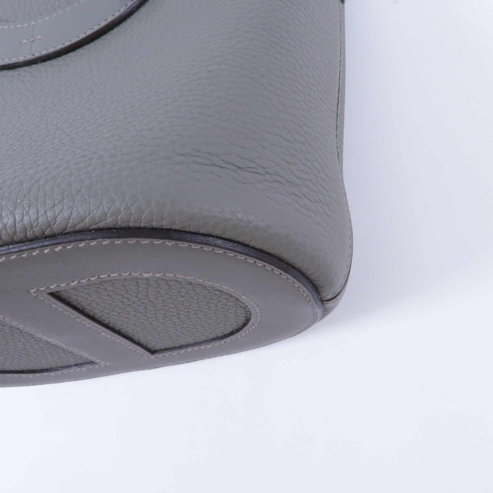 HERMES Clemence皮革In The Loop 18手挽袋Gris Meyer