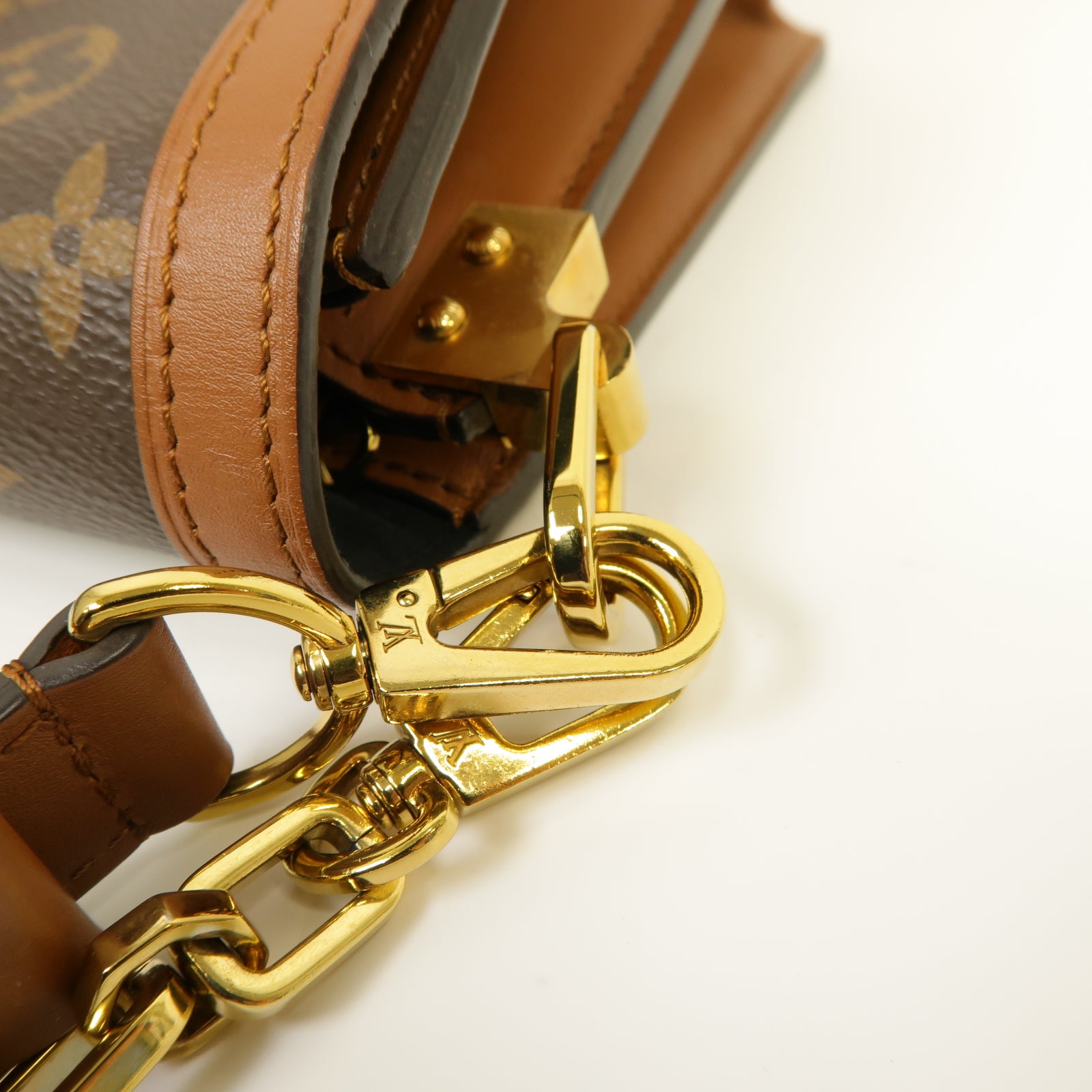 LOUIS VUITTON Monogram Reverse Dauphine金扣鏈帶肩背袋棕色