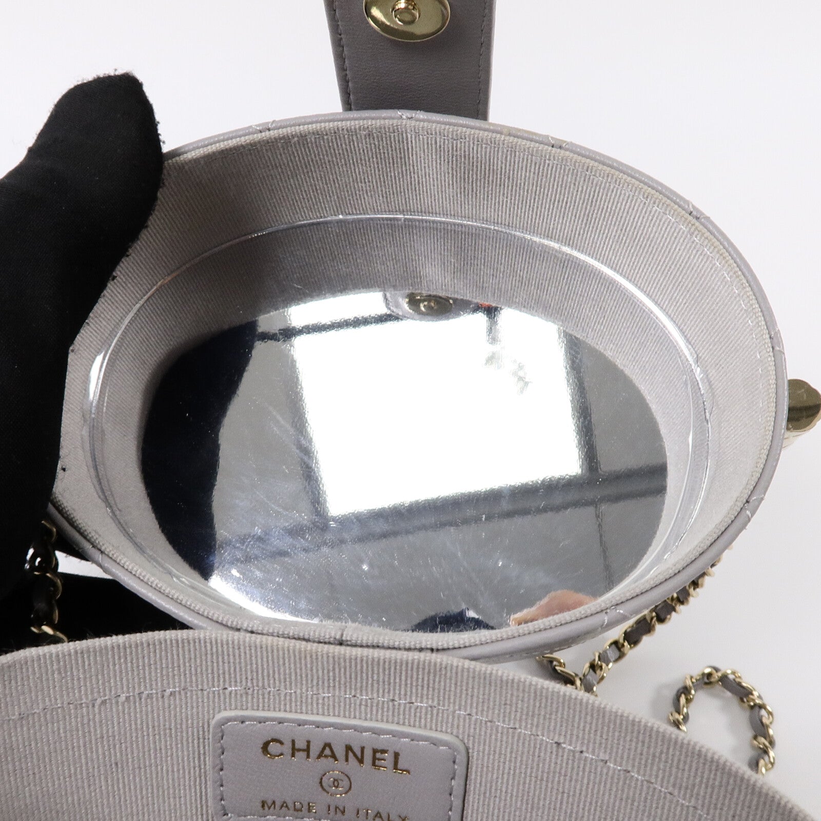 CHANEL 羊皮皮革Round Vanity Case鏈帶肩背袋