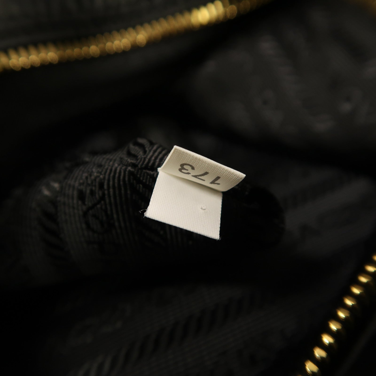 PRADA 牛皮皮革Tote Bag金扣肩背袋