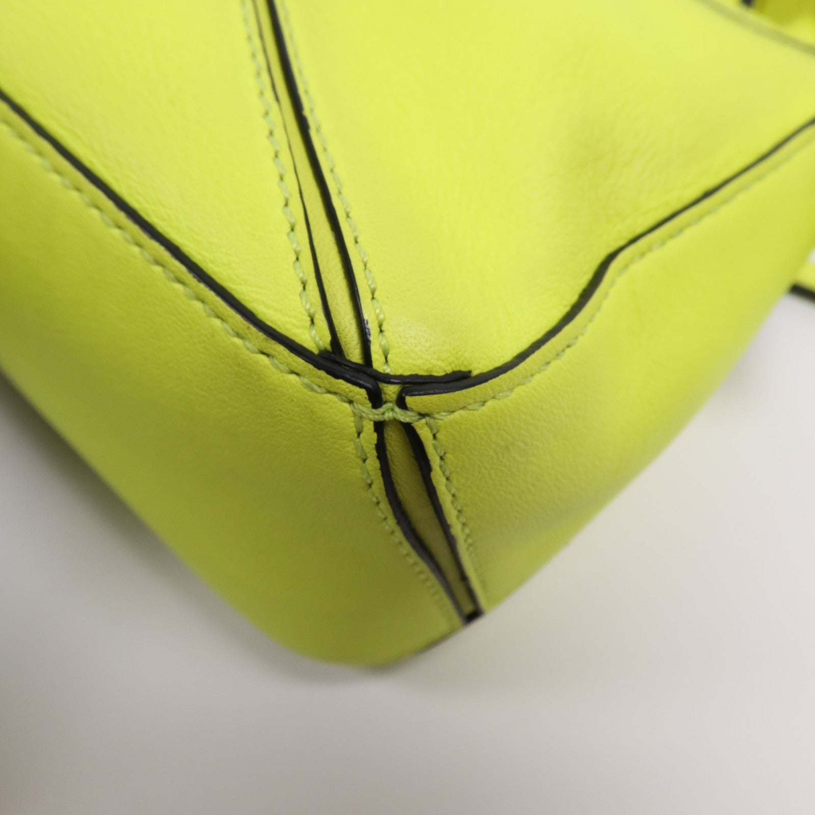 LOEWE 牛皮皮革Mini Puzzle銀扣手挽肩背兩用袋