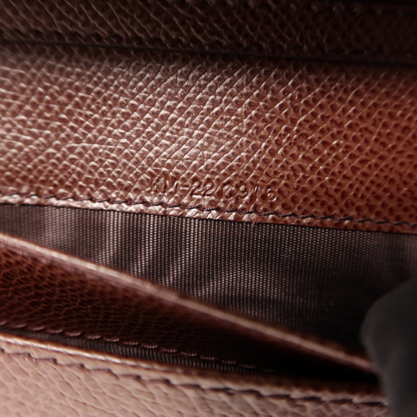 Salvatore Ferragamo 牛皮皮革Vara Wallet On Chain金扣鏈帶肩背袋