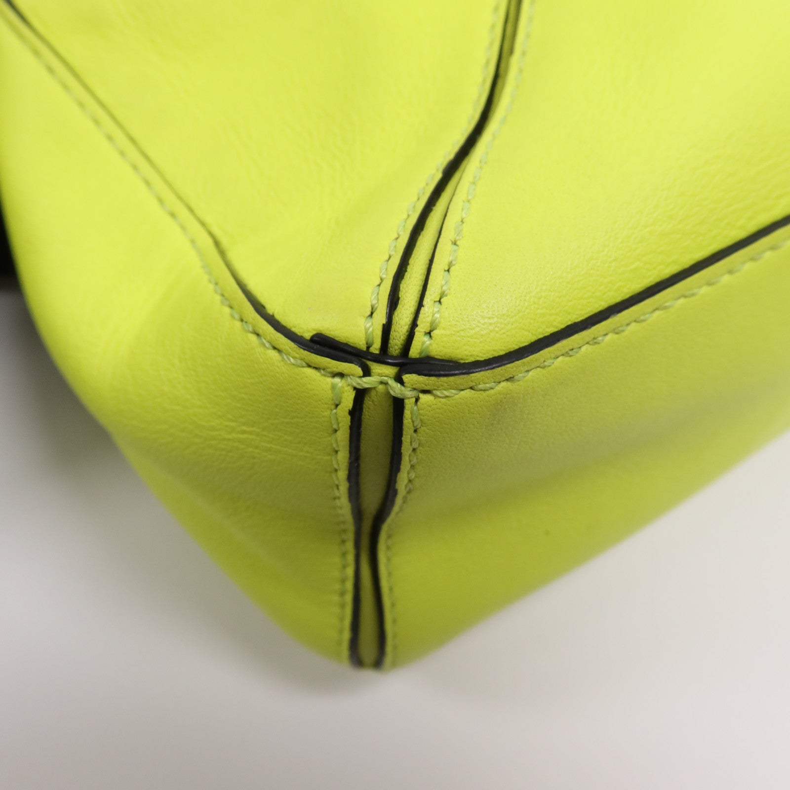 LOEWE 牛皮皮革Mini Puzzle銀扣手挽肩背兩用袋