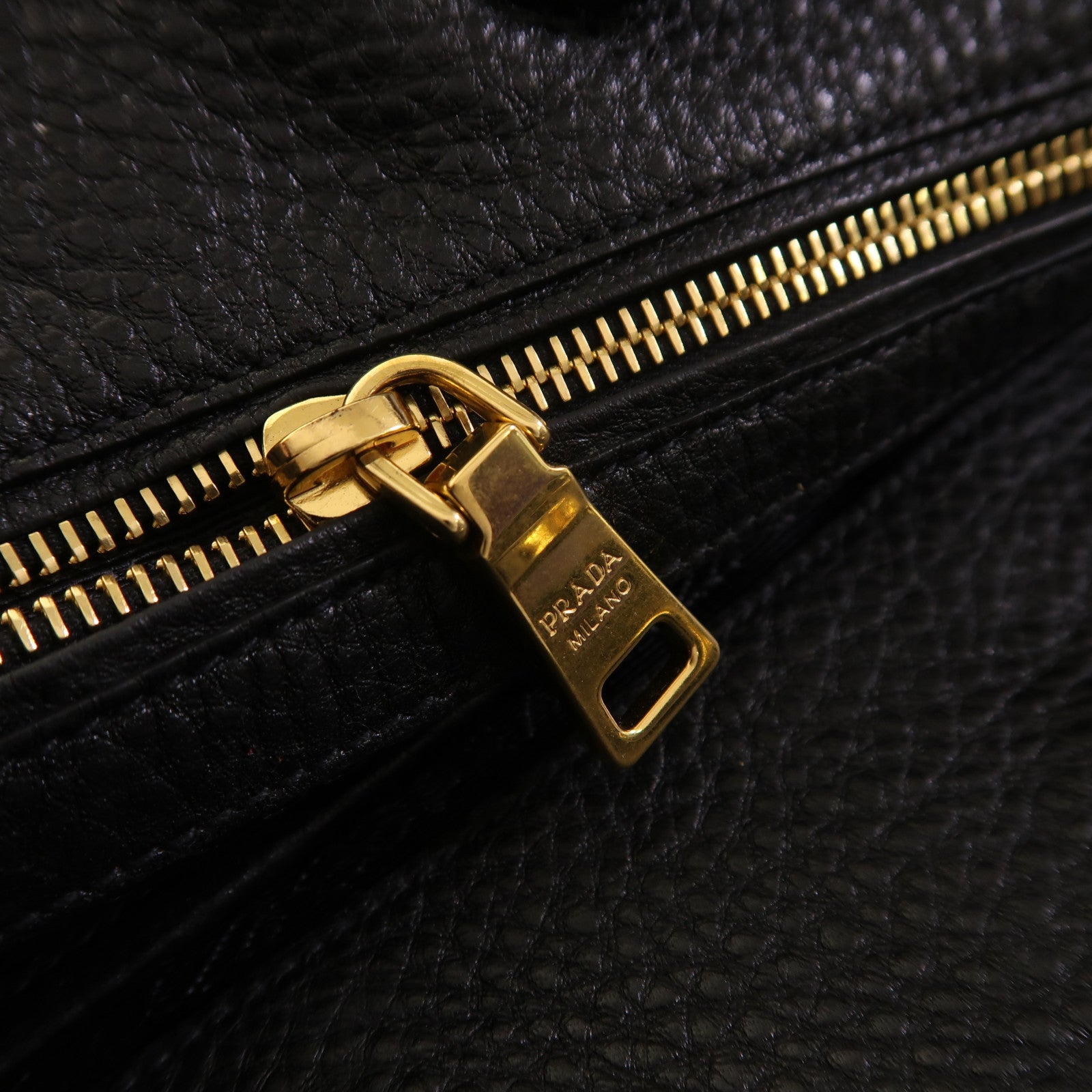 PRADA 牛皮皮革Tote Bag金扣肩背袋