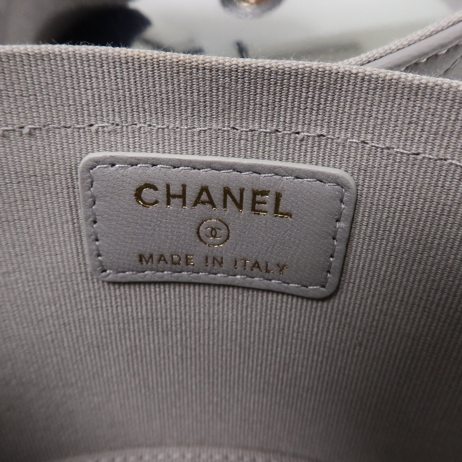 CHANEL 羊皮皮革Round Vanity Case鏈帶肩背袋
