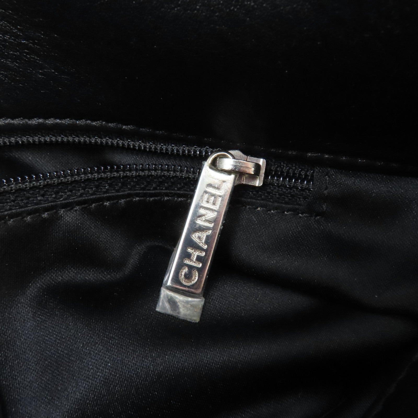 CHANEL 亮片Chain Shoulder銀扣鏈帶肩背袋黑色