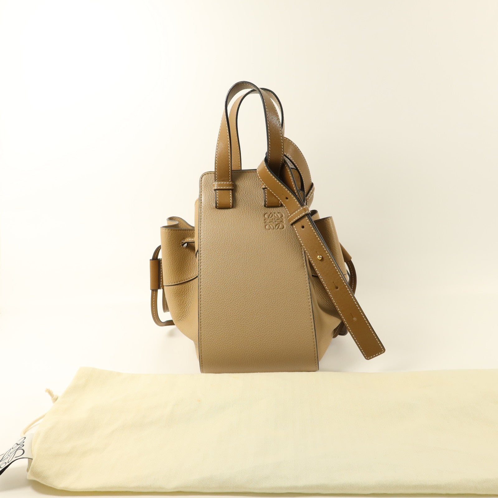 LOEWE 牛皮皮革Hammock金扣手挽肩背兩用袋