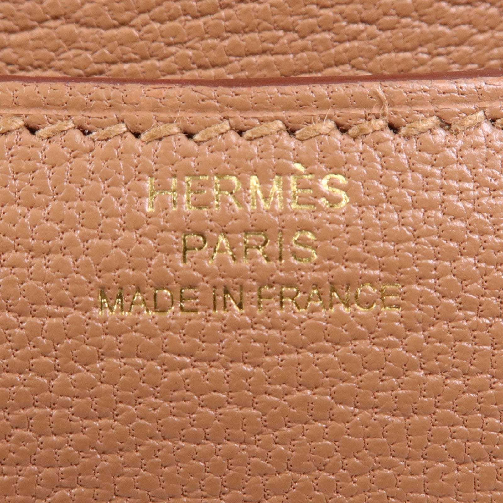 HERMES Chevre皮革Constance Mini金扣肩背袋Almond