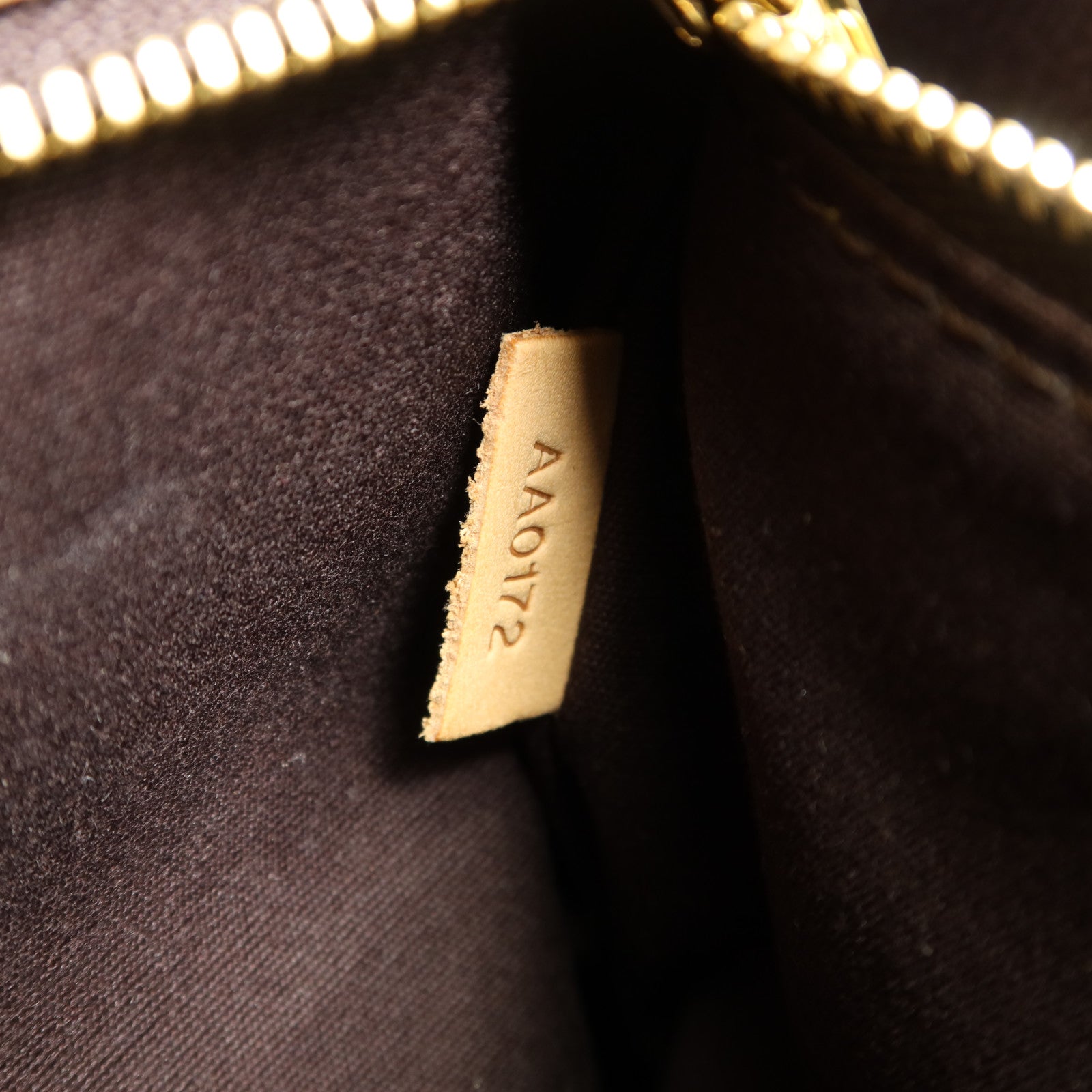 LOUIS VUITTON Vernis Brea MM金扣手挽肩背兩用袋Rouge Fauviste