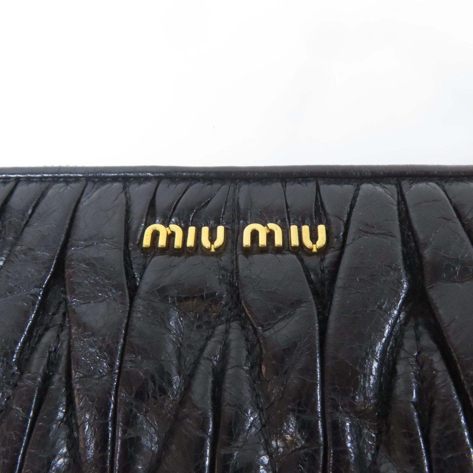 Miu Miu 牛皮皮革Pouch金扣手拿包黑色