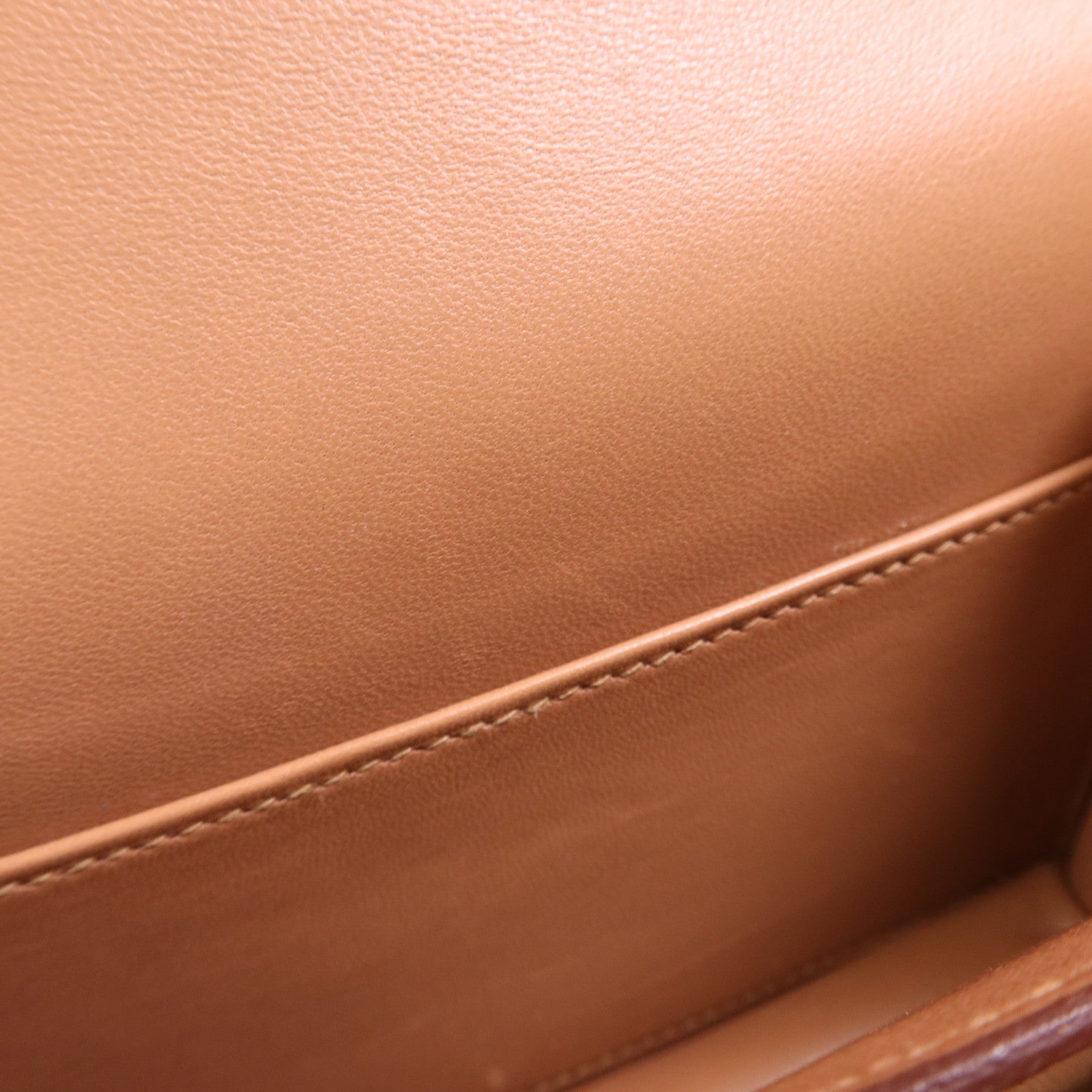 HERMES Chevre皮革Constance Mini金扣肩背袋Almond