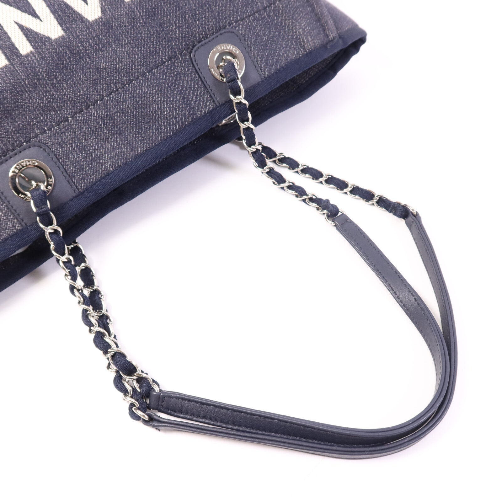 CHANEL 牛仔布Deauville銀扣鏈帶肩背袋