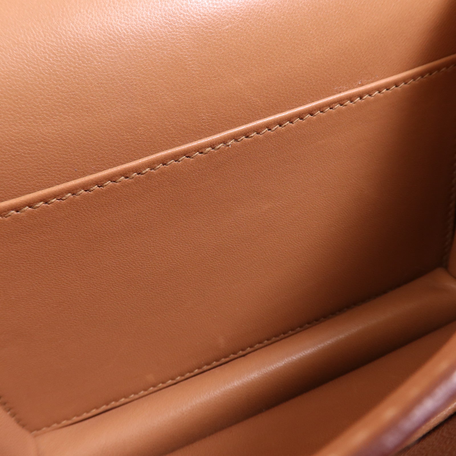 HERMES Chevre皮革Constance Mini金扣肩背袋Almond